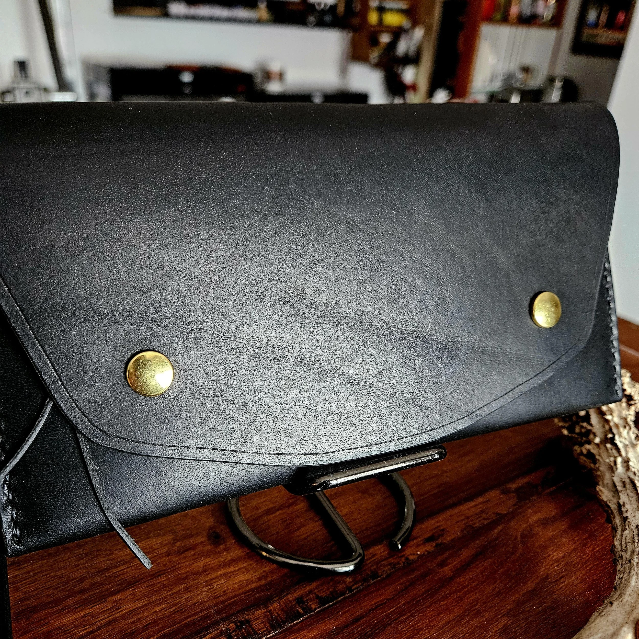 Ladies vegetable tanned leather handmade, hand stitched clutch purse. Made in UK.
