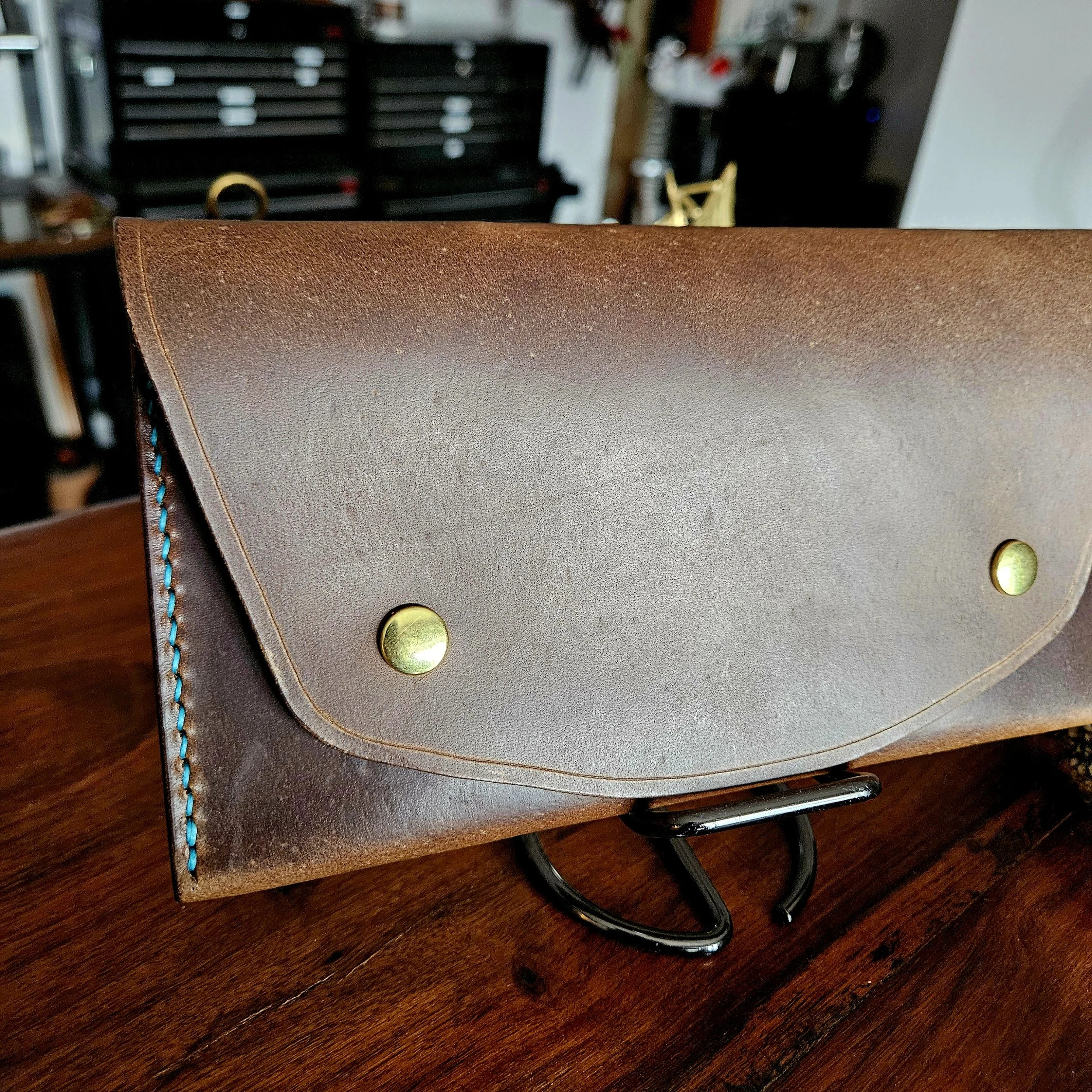 Ladies vegetable tanned leather handmade, hand stitched clutch purse. Made in UK.
