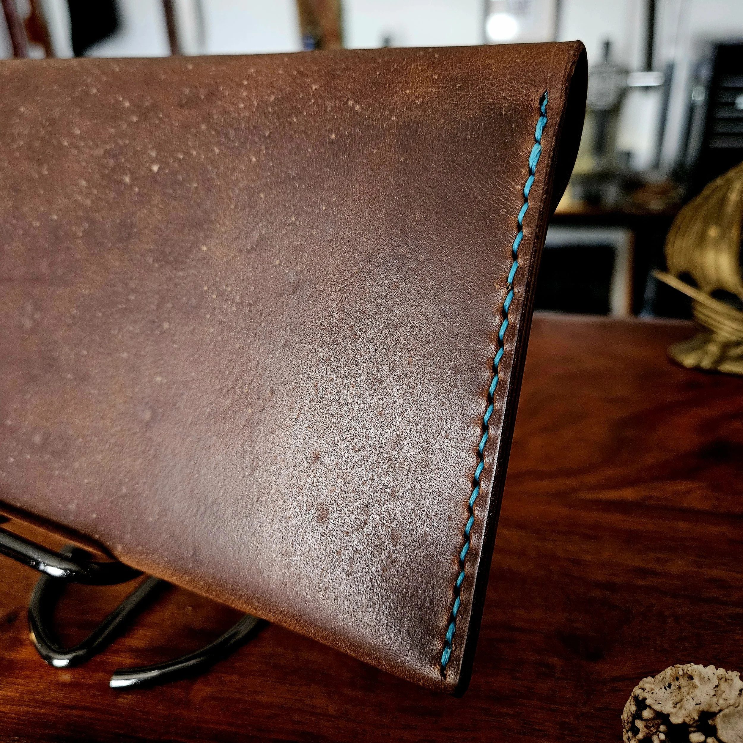 Ladies vegetable tanned leather handmade, hand stitched clutch purse. Made in UK.
