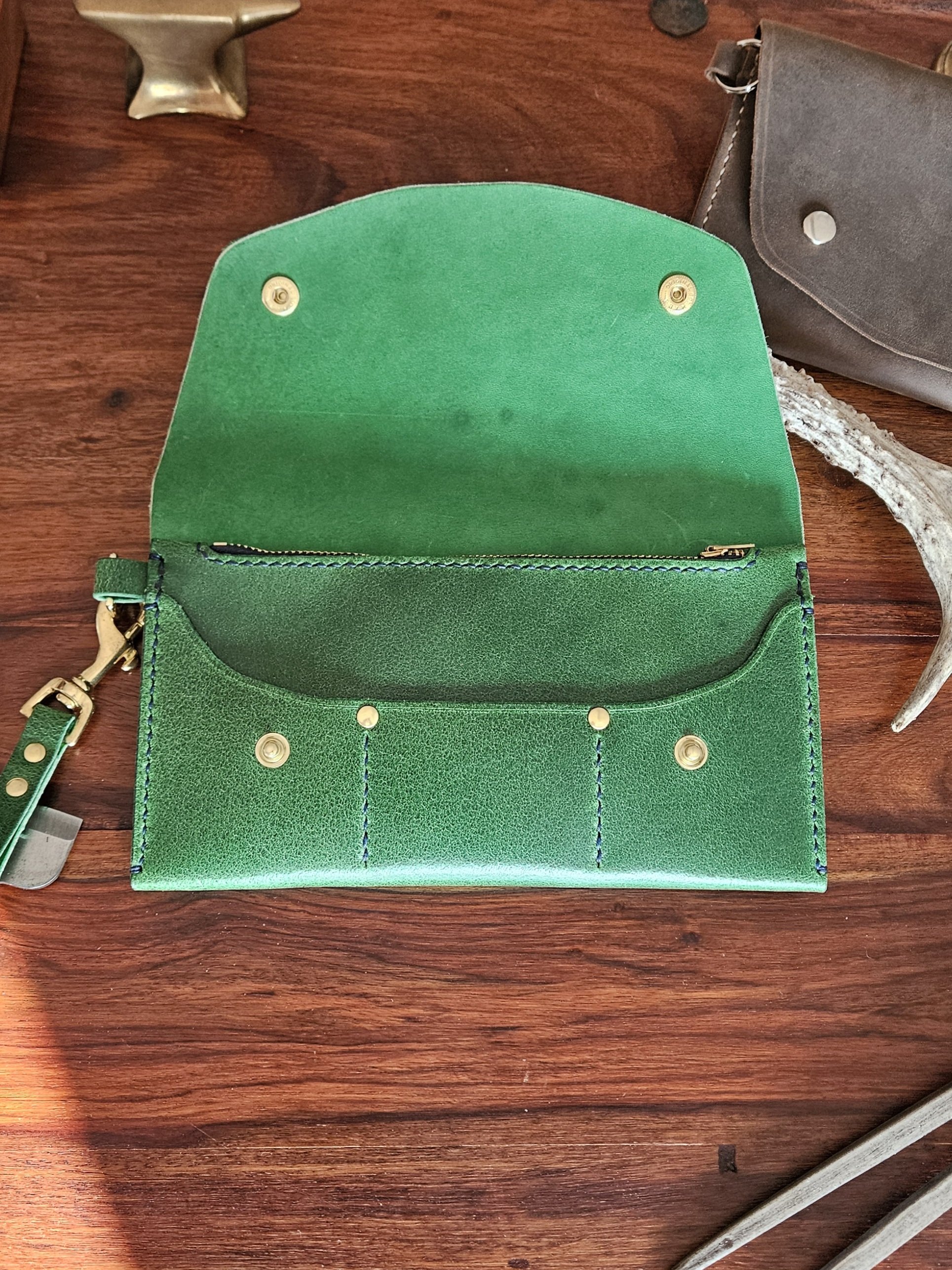 Ladies vegetable tanned leather handmade, hand stitched clutch purse.