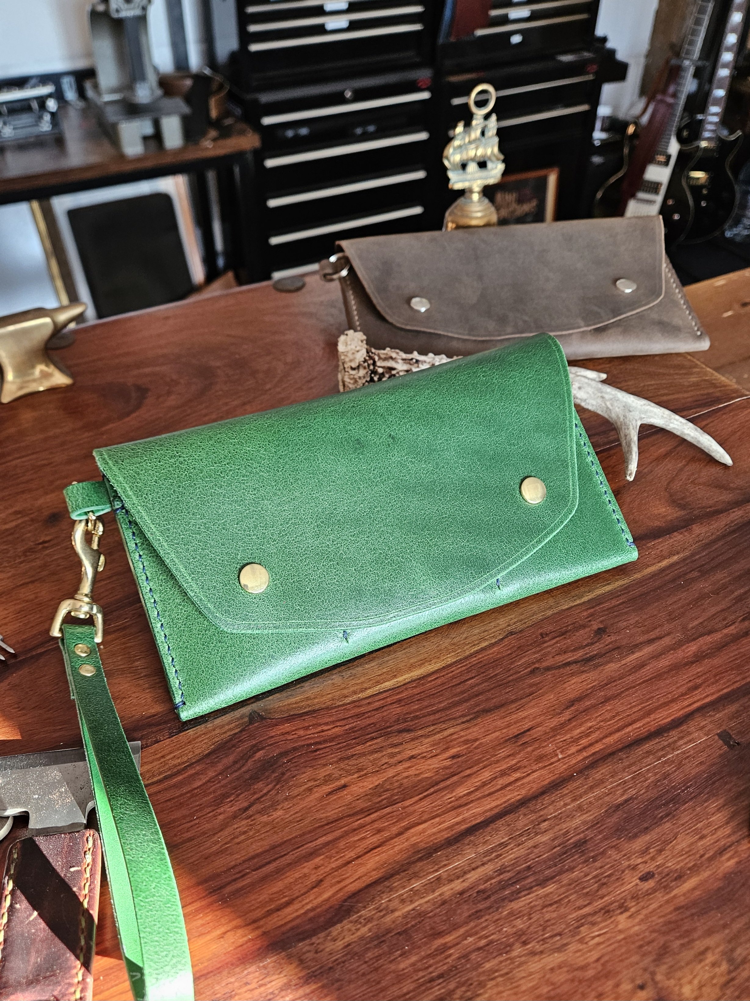 Ladies vegetable tanned leather handmade, hand stitched clutch purse.
