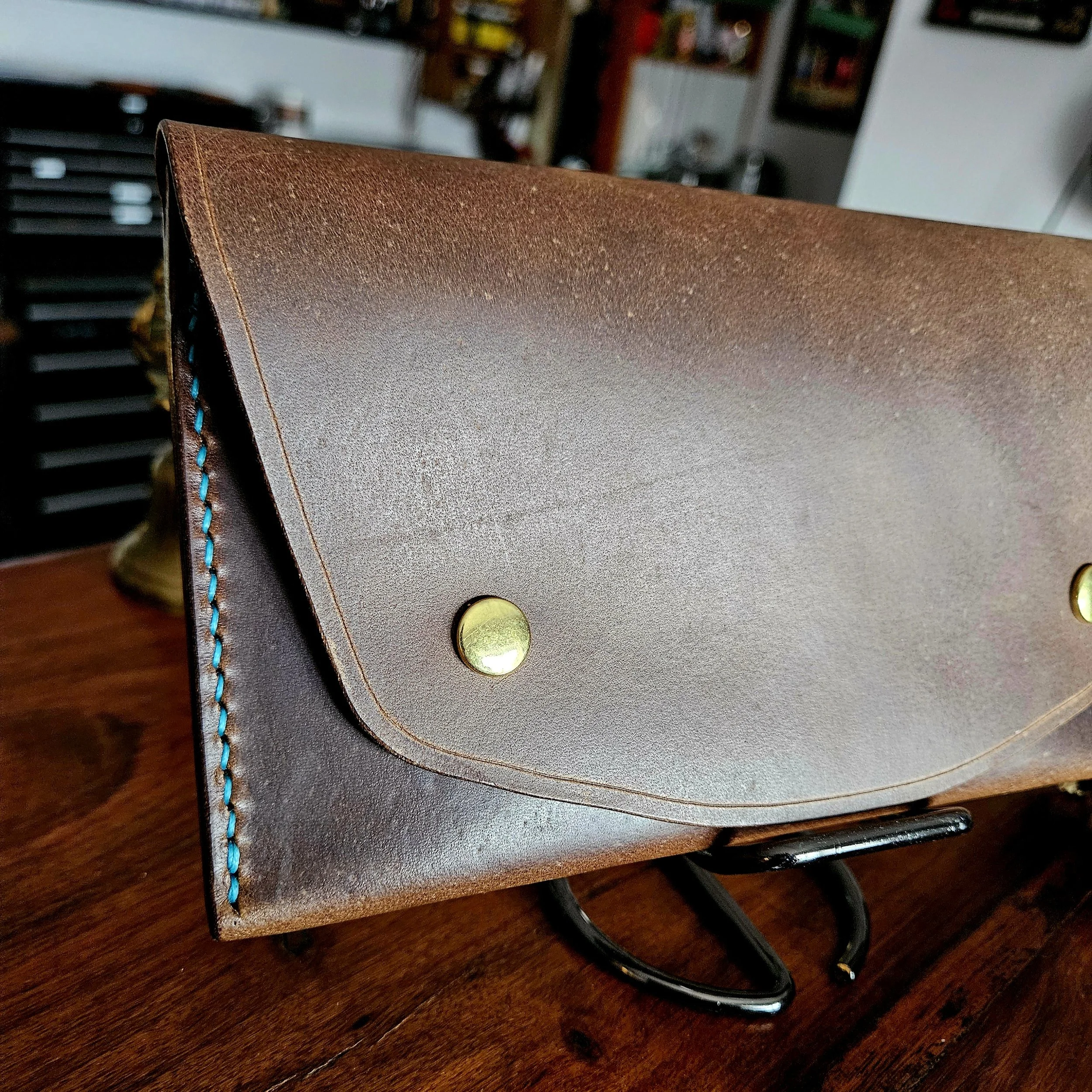 Ladies vegetable tanned leather handmade, hand stitched clutch purse. Made in UK.
