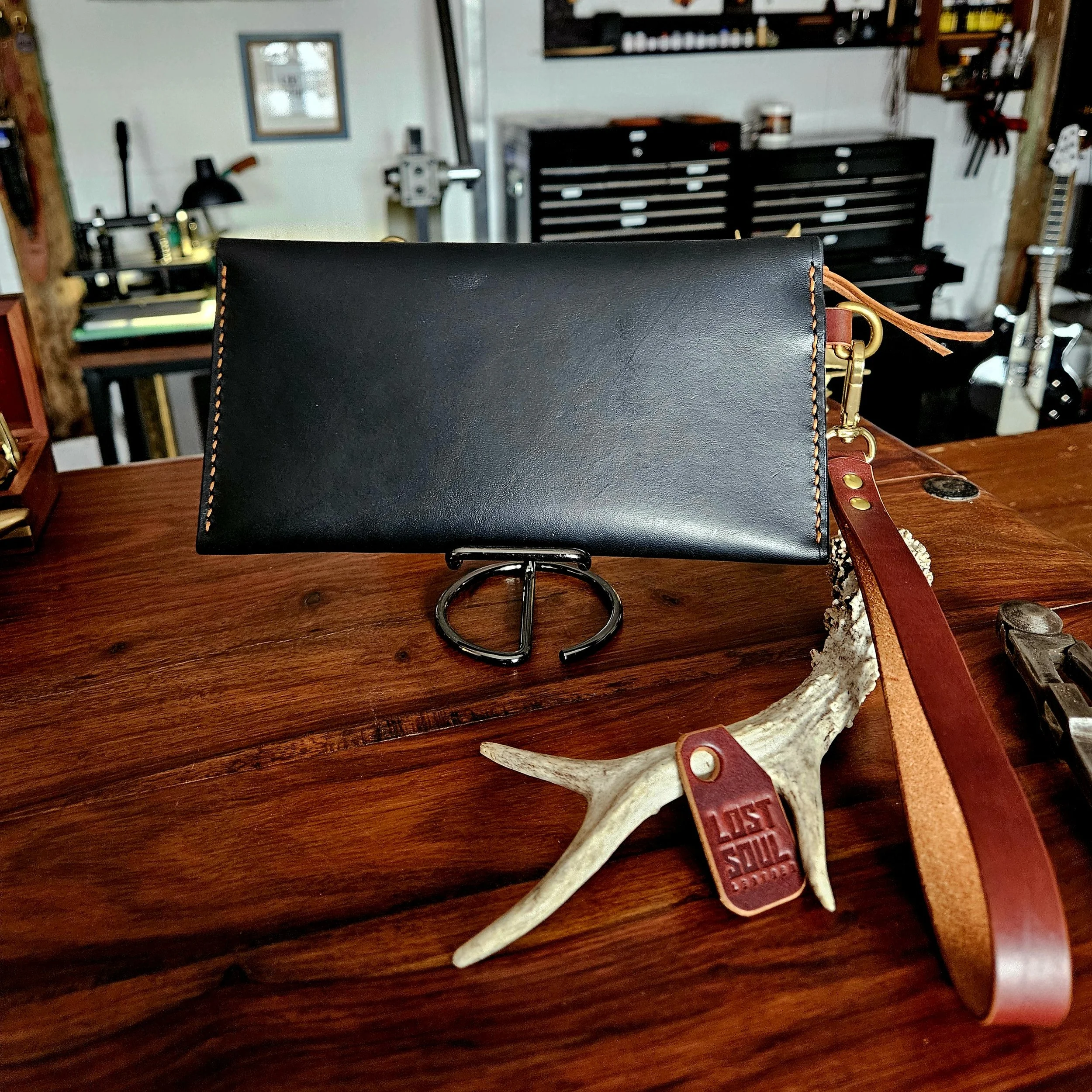 Ladies vegetable tanned leather handmade, hand stitched clutch purse. Made in UK.