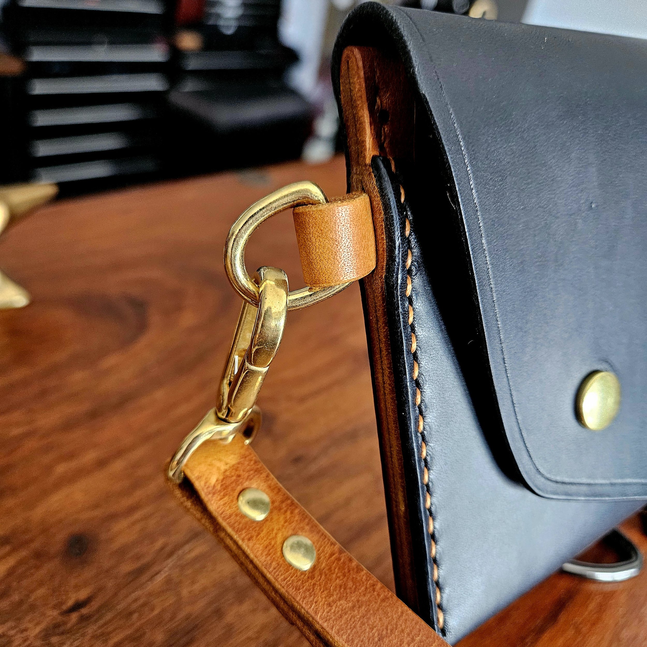 Ladies vegetable tanned leather handmade, hand stitched clutch purse.