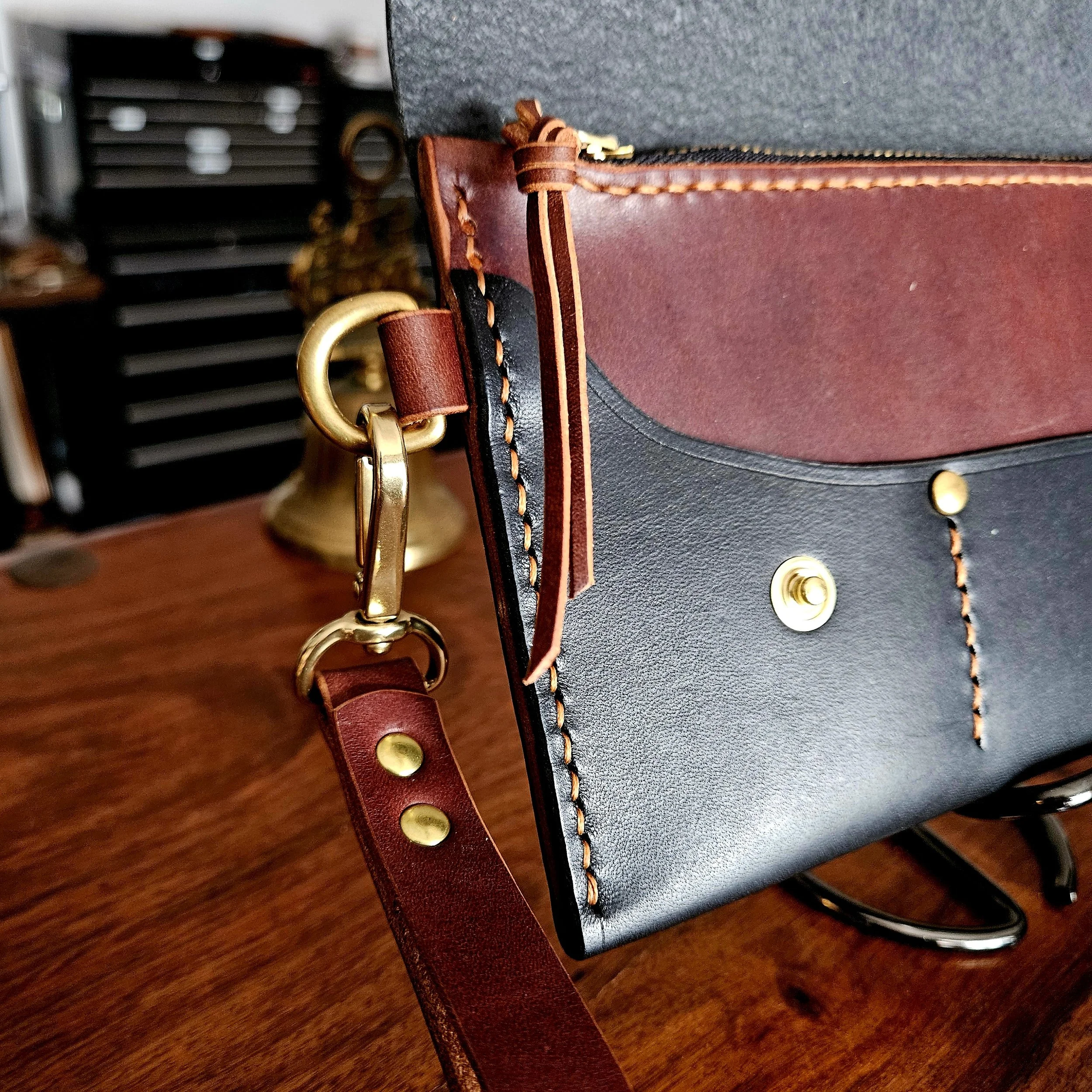 Ladies vegetable tanned leather handmade, hand stitched clutch purse. Made in UK.