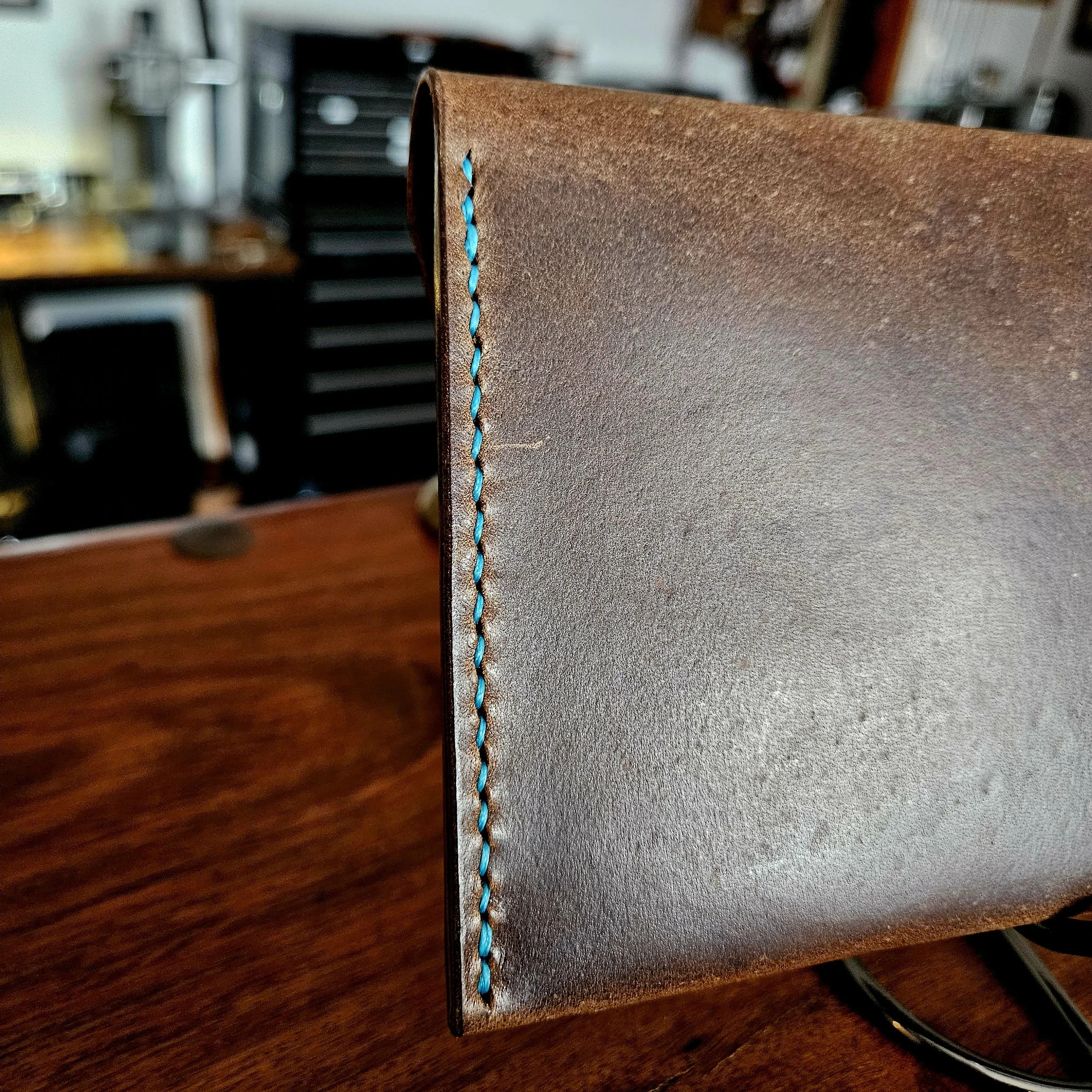 Ladies vegetable tanned leather handmade, hand stitched clutch purse. Made in UK.