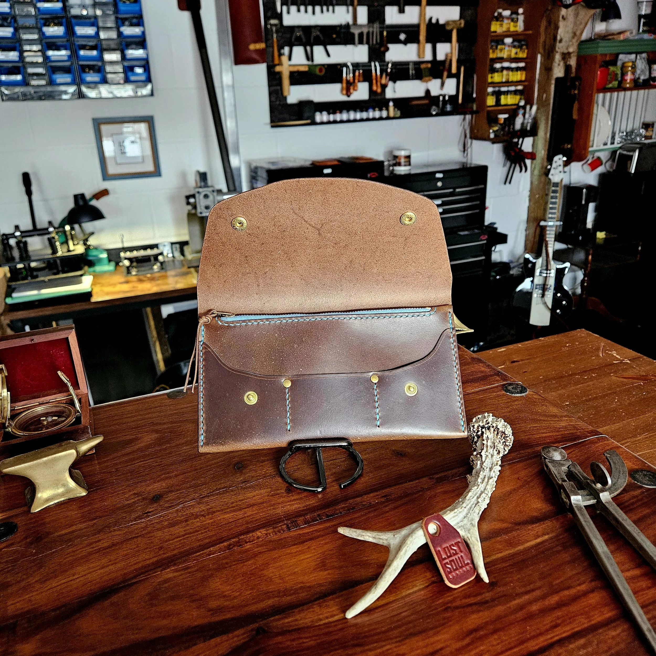 Ladies vegetable tanned leather handmade, hand stitched clutch purse. Made in UK.