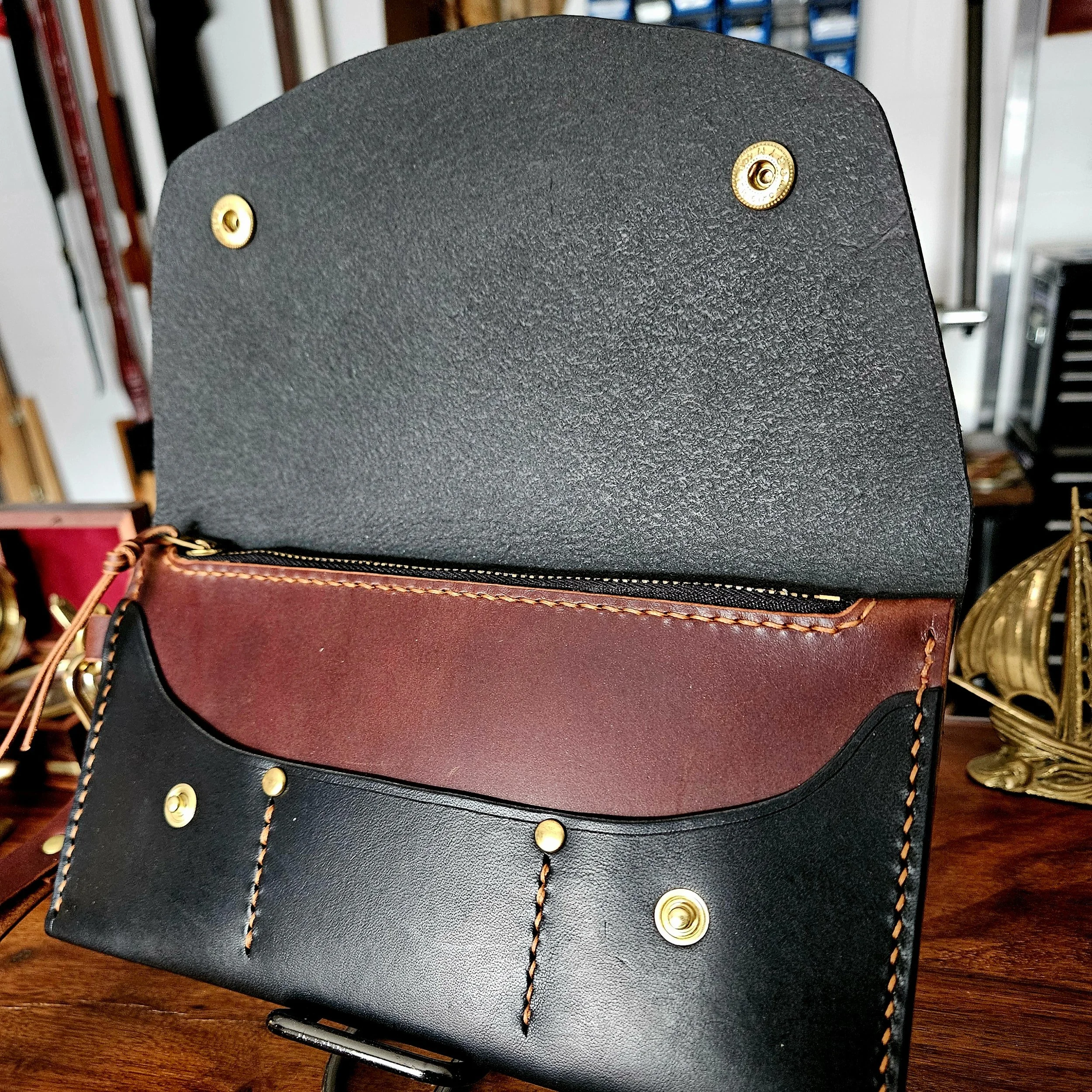 Ladies vegetable tanned leather handmade, hand stitched clutch purse. Made in UK.