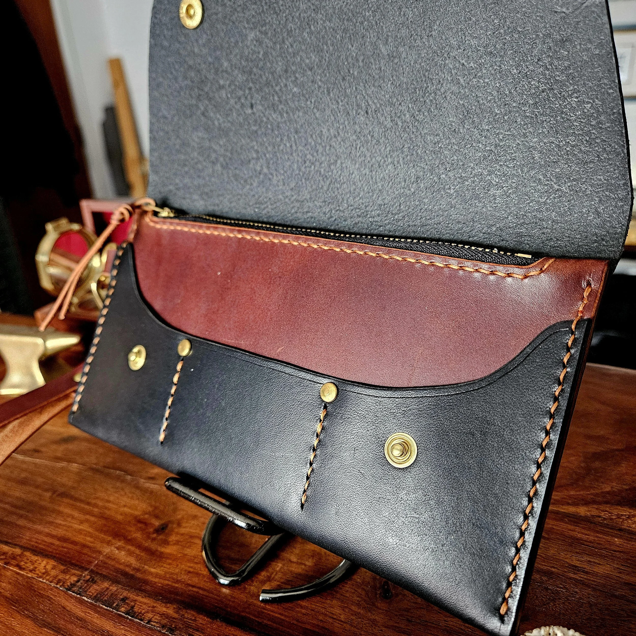 Ladies vegetable tanned leather handmade, hand stitched clutch purse. Made in UK.