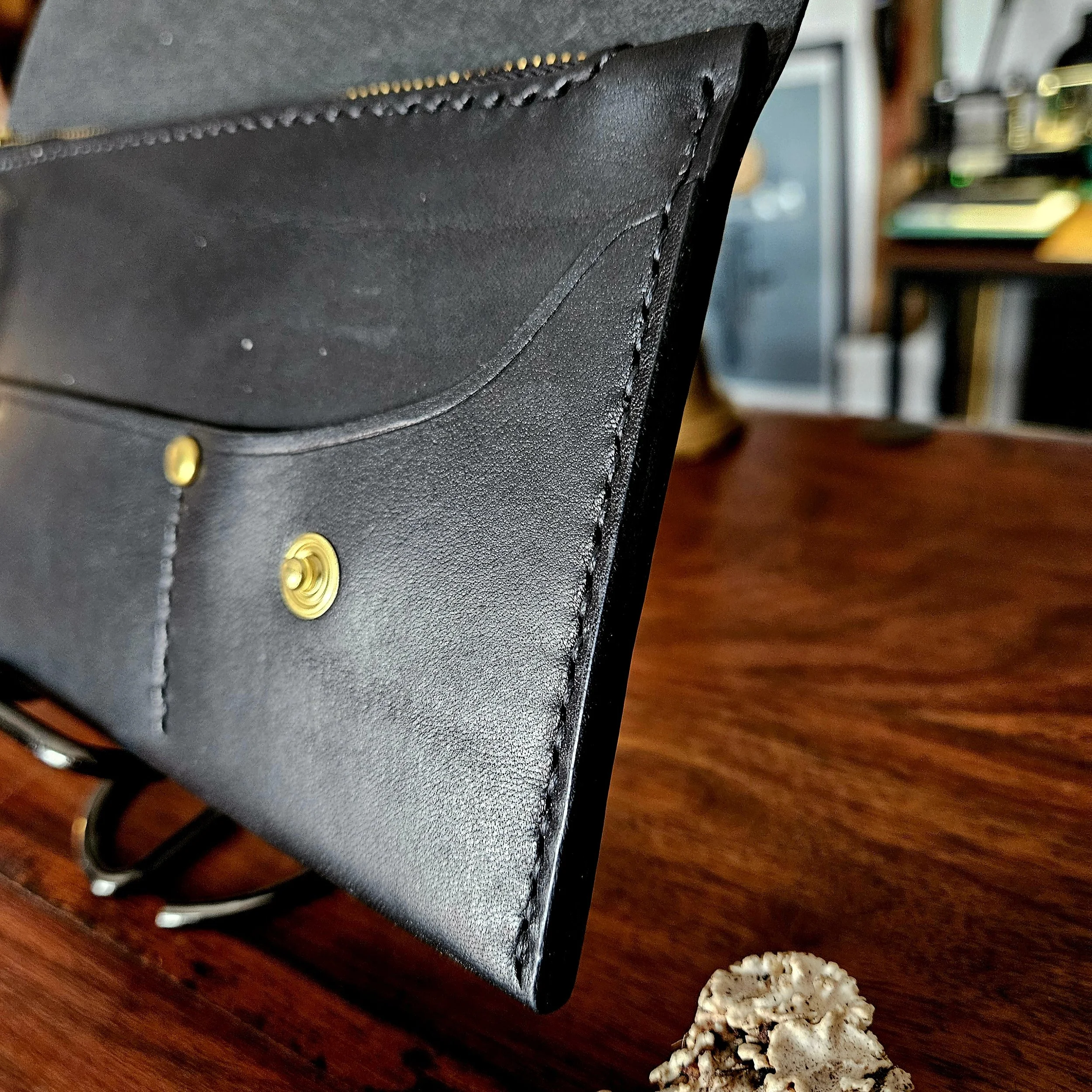 Ladies vegetable tanned leather handmade, hand stitched clutch purse. Made in UK.