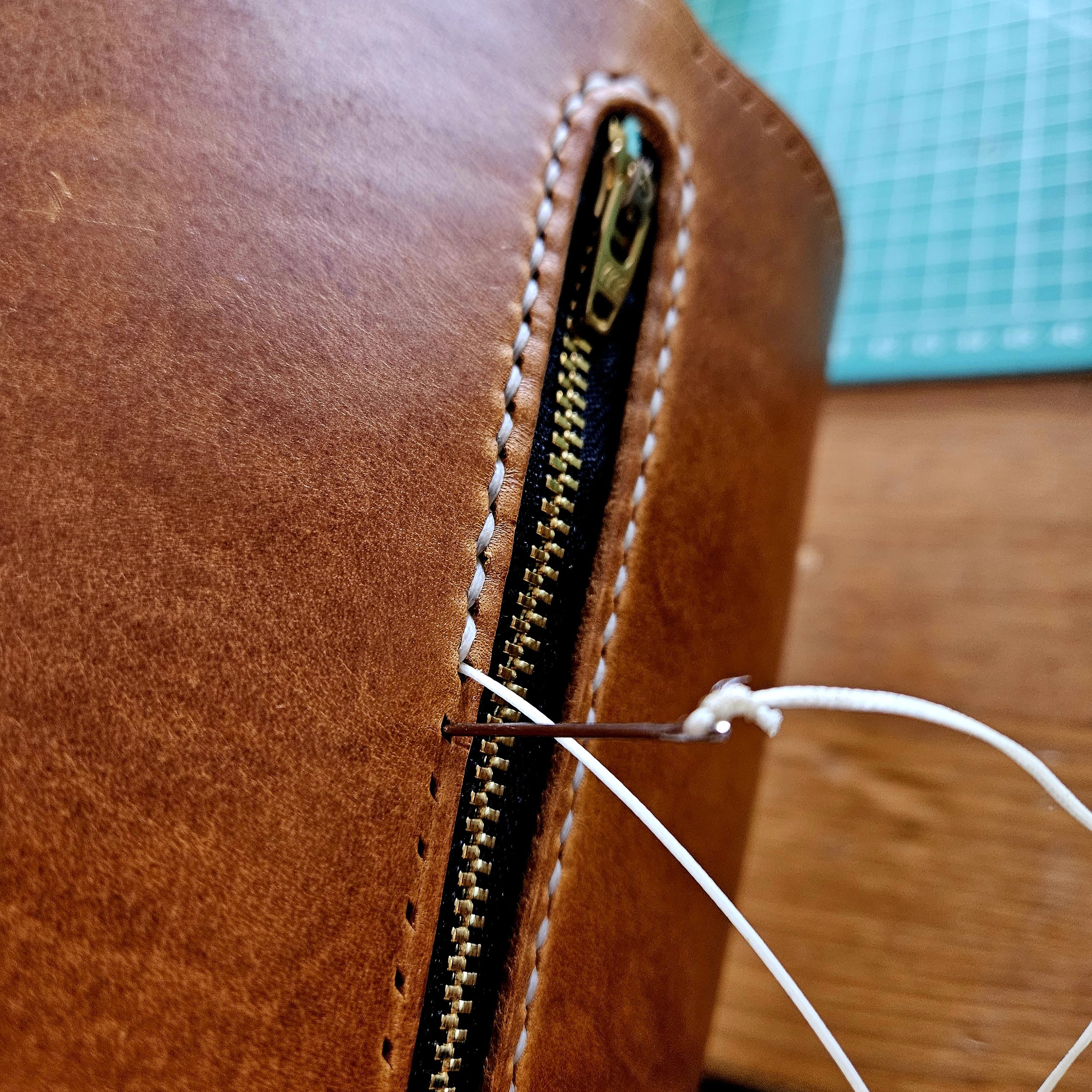 Ladies vegetable tanned leather handmade, hand stitched clutch purse.