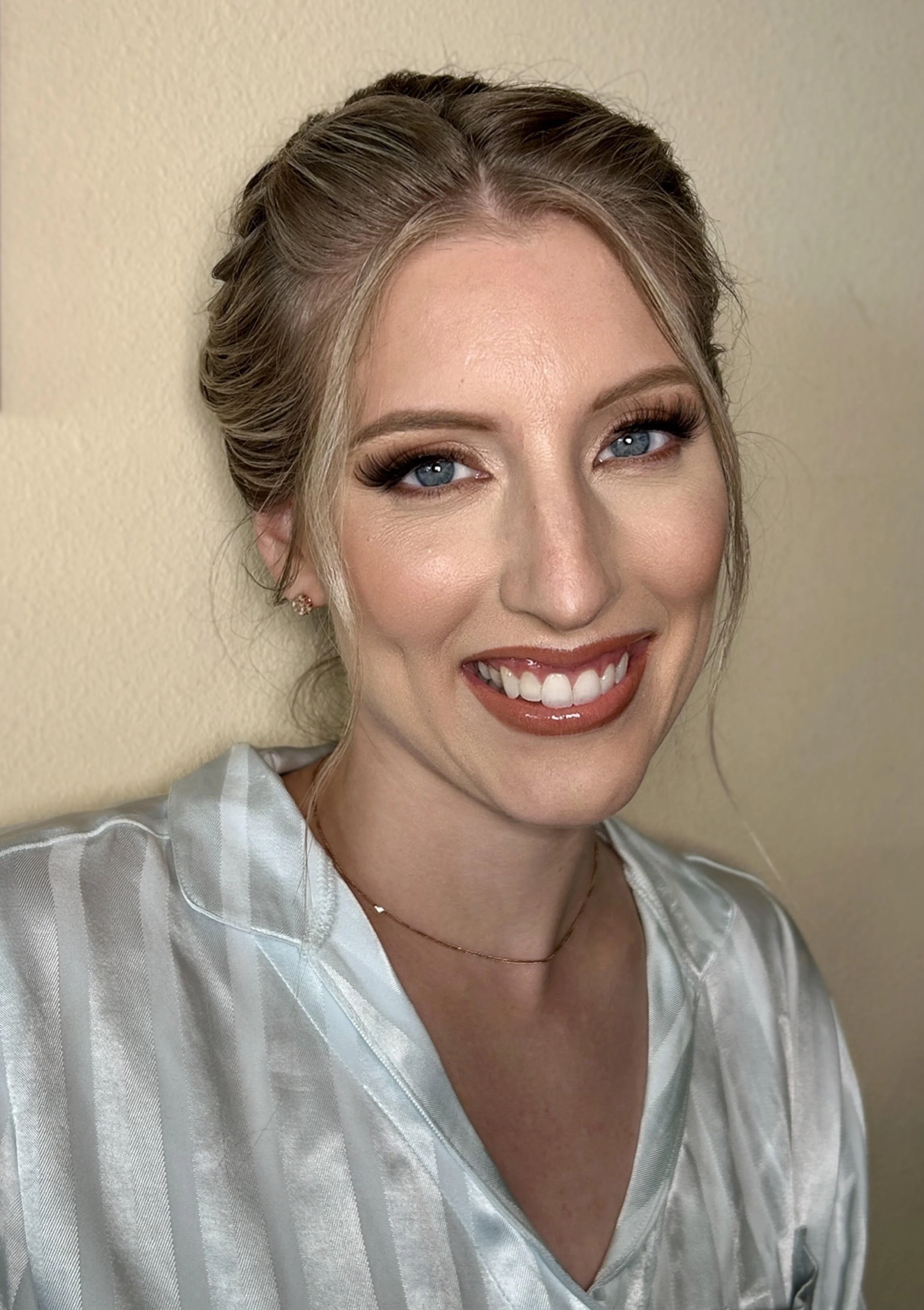 makeup blue eyes.jpg