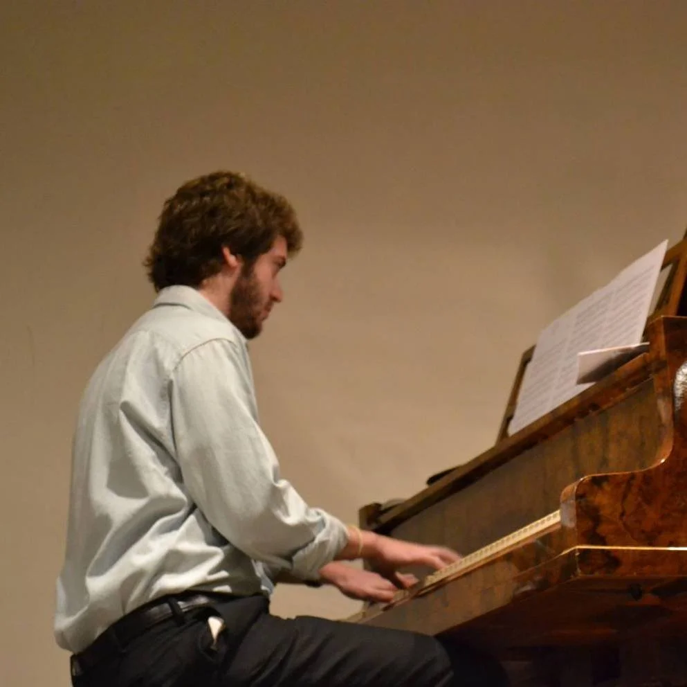 Alejandro: Online Piano Teacher