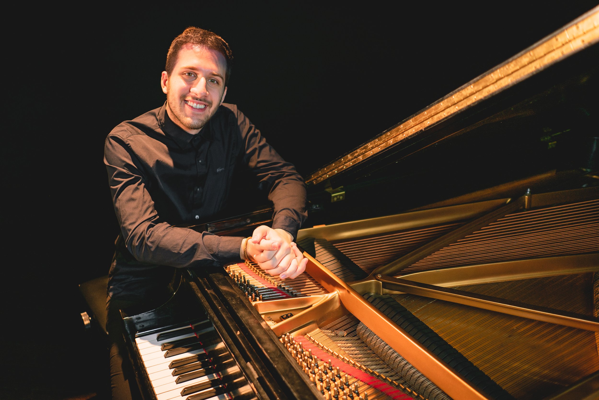 Antônio: Online Piano Teacher