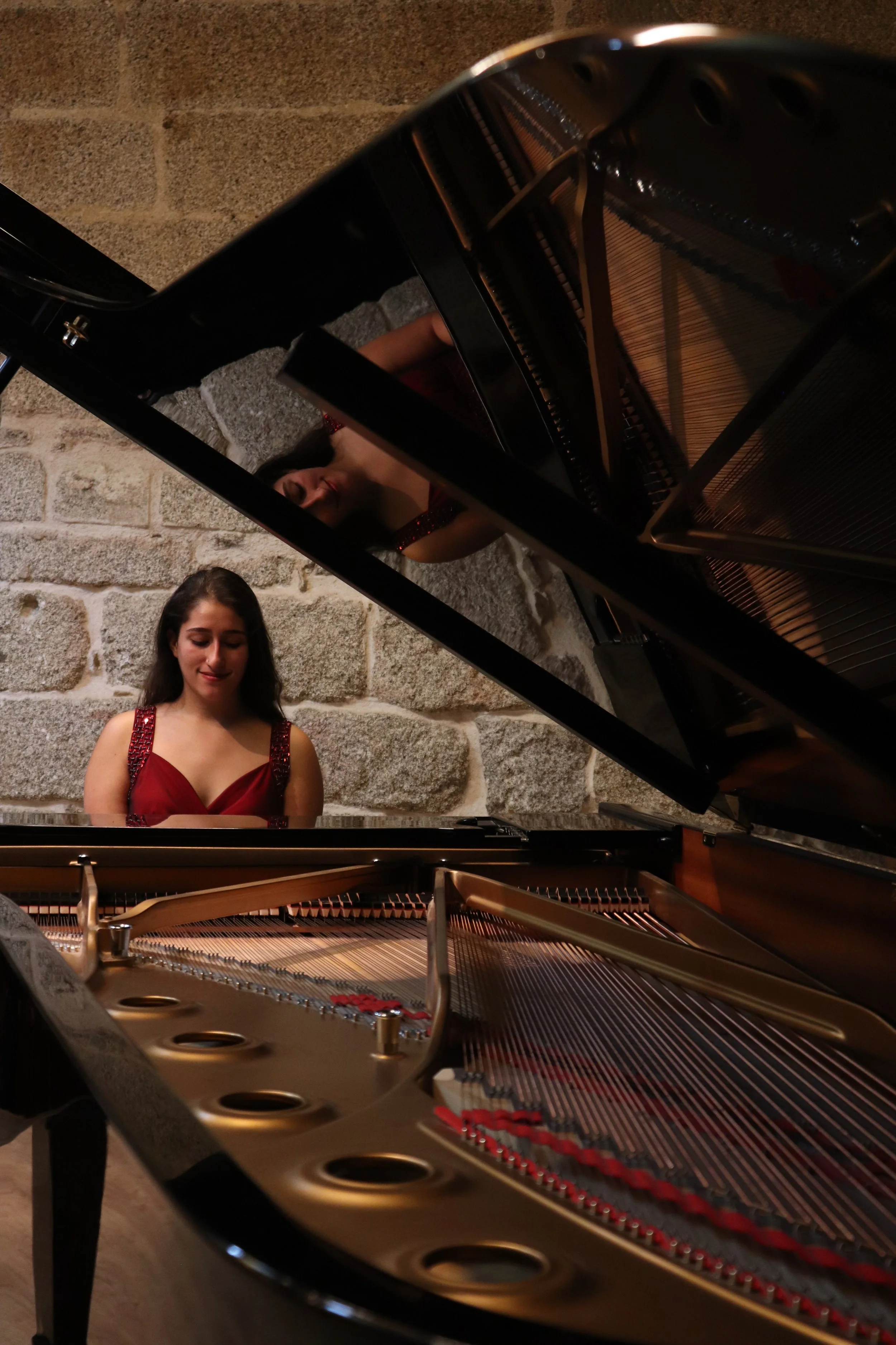 Iris: Online Piano Teacher