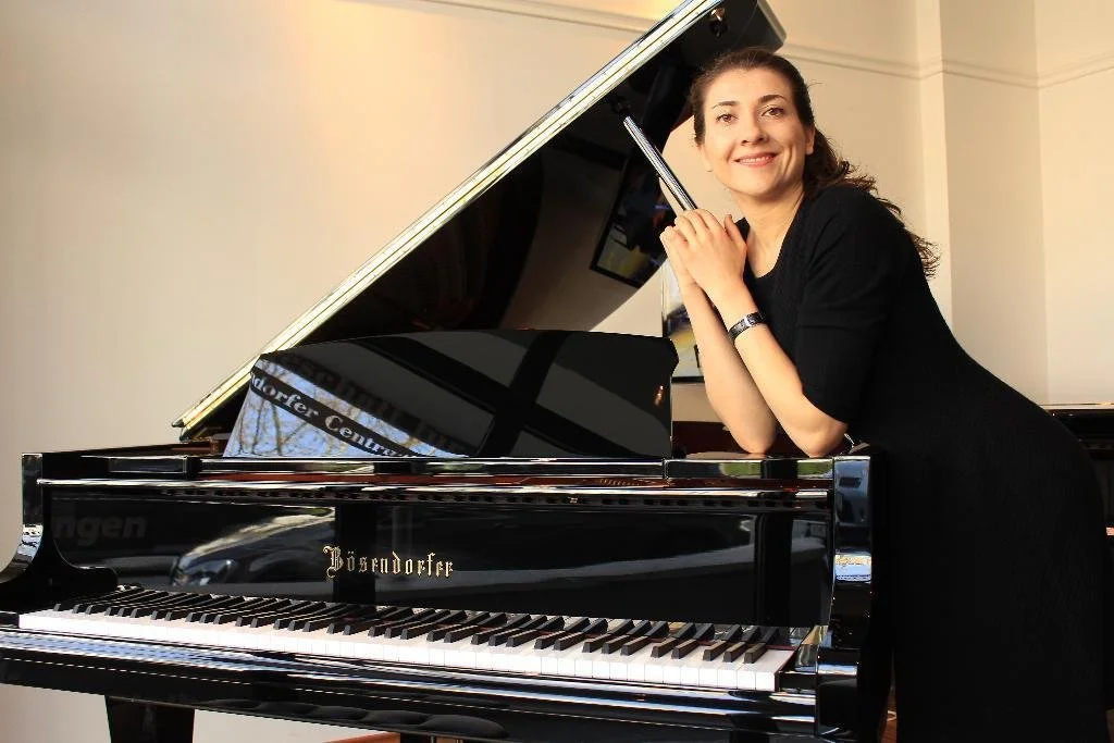 Anastasia: Online Piano Teacher