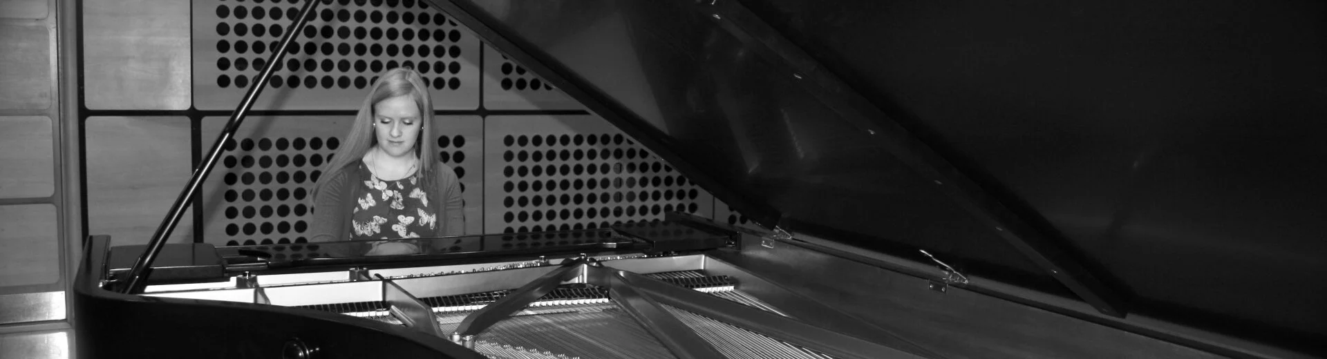 Angela: Online Piano Teacher