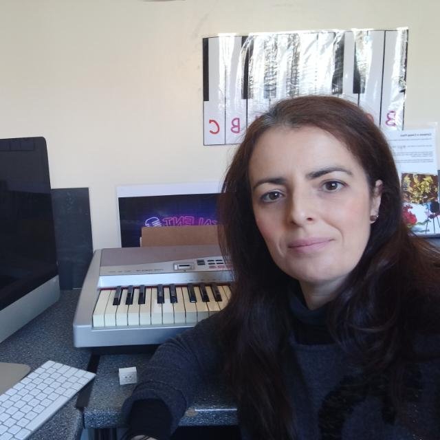 Esther: Online Piano Teacher