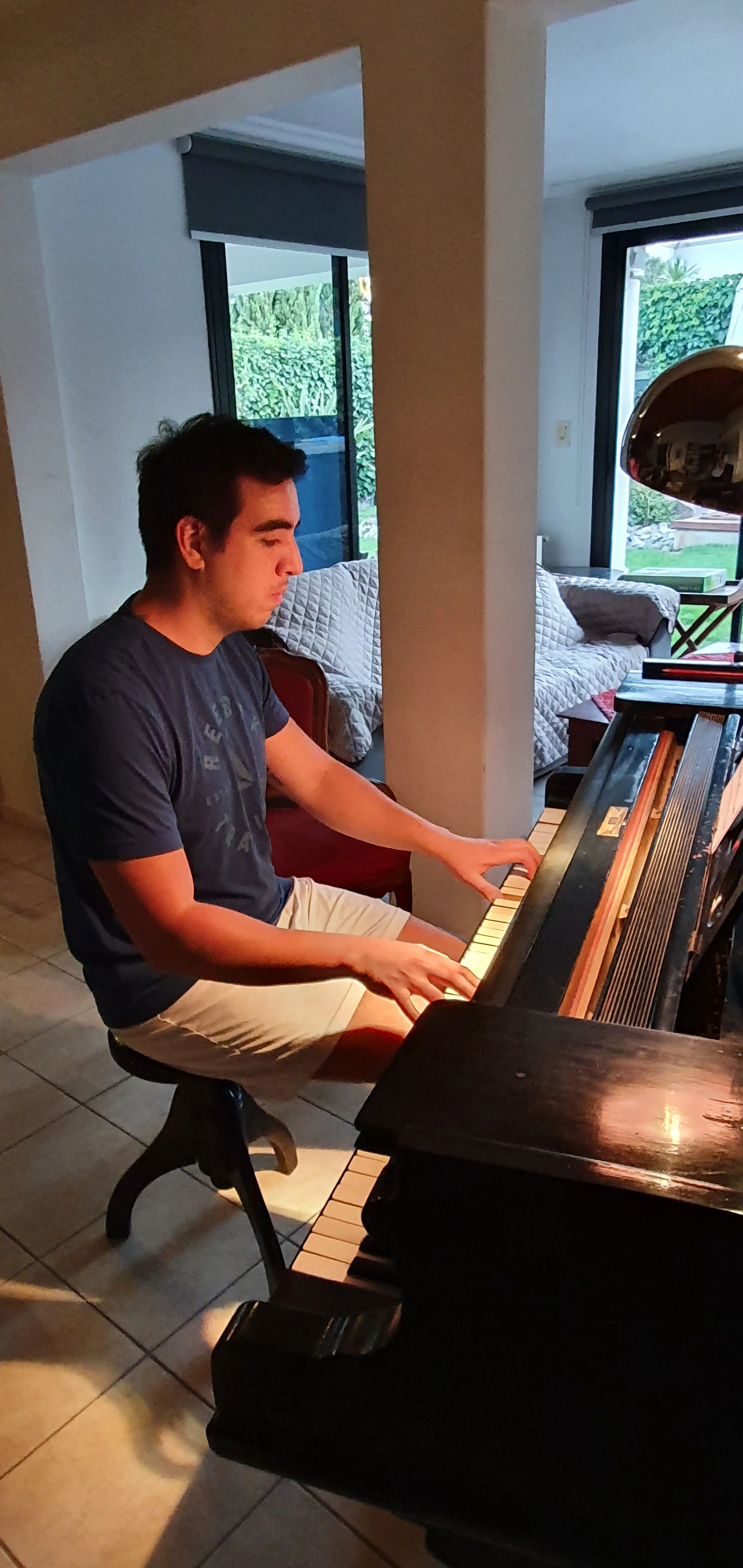 Hernán: Online Piano Teacher