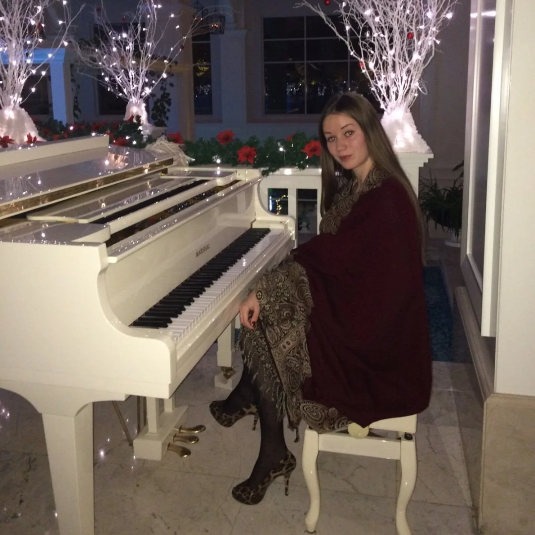 Viktoria: Online Piano Teacher