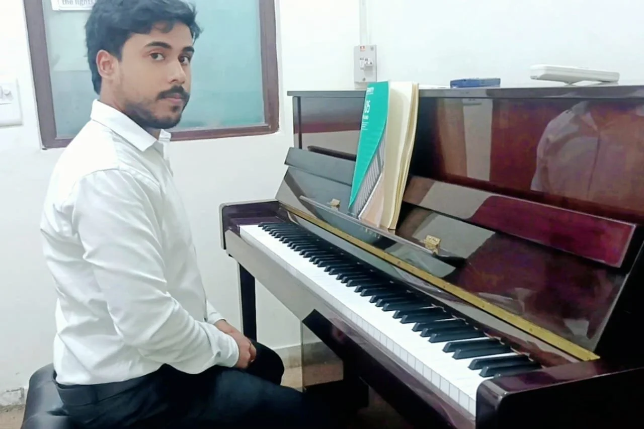 Shubhankar: Online Piano Teacher