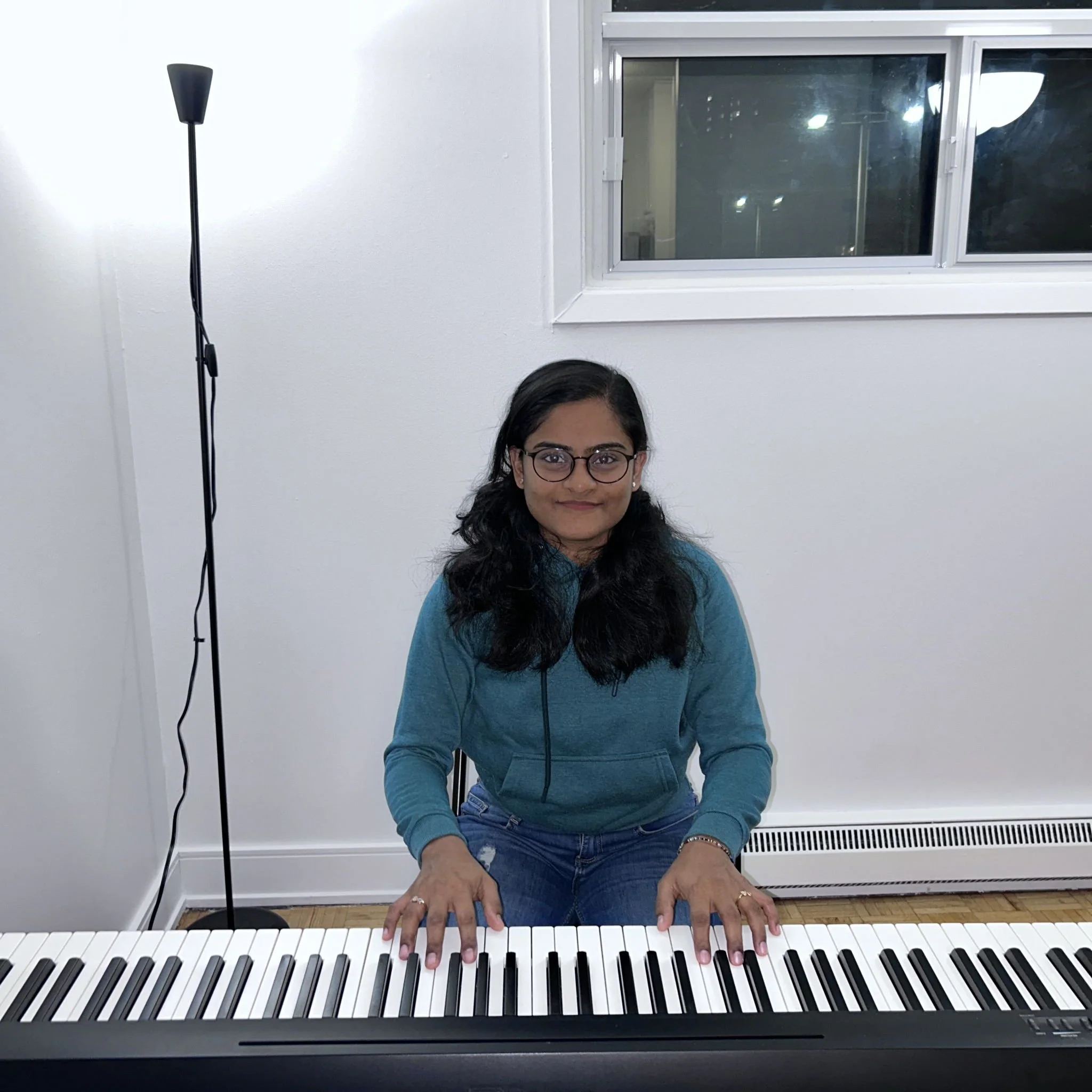 Aayushi: Online Piano Teacher