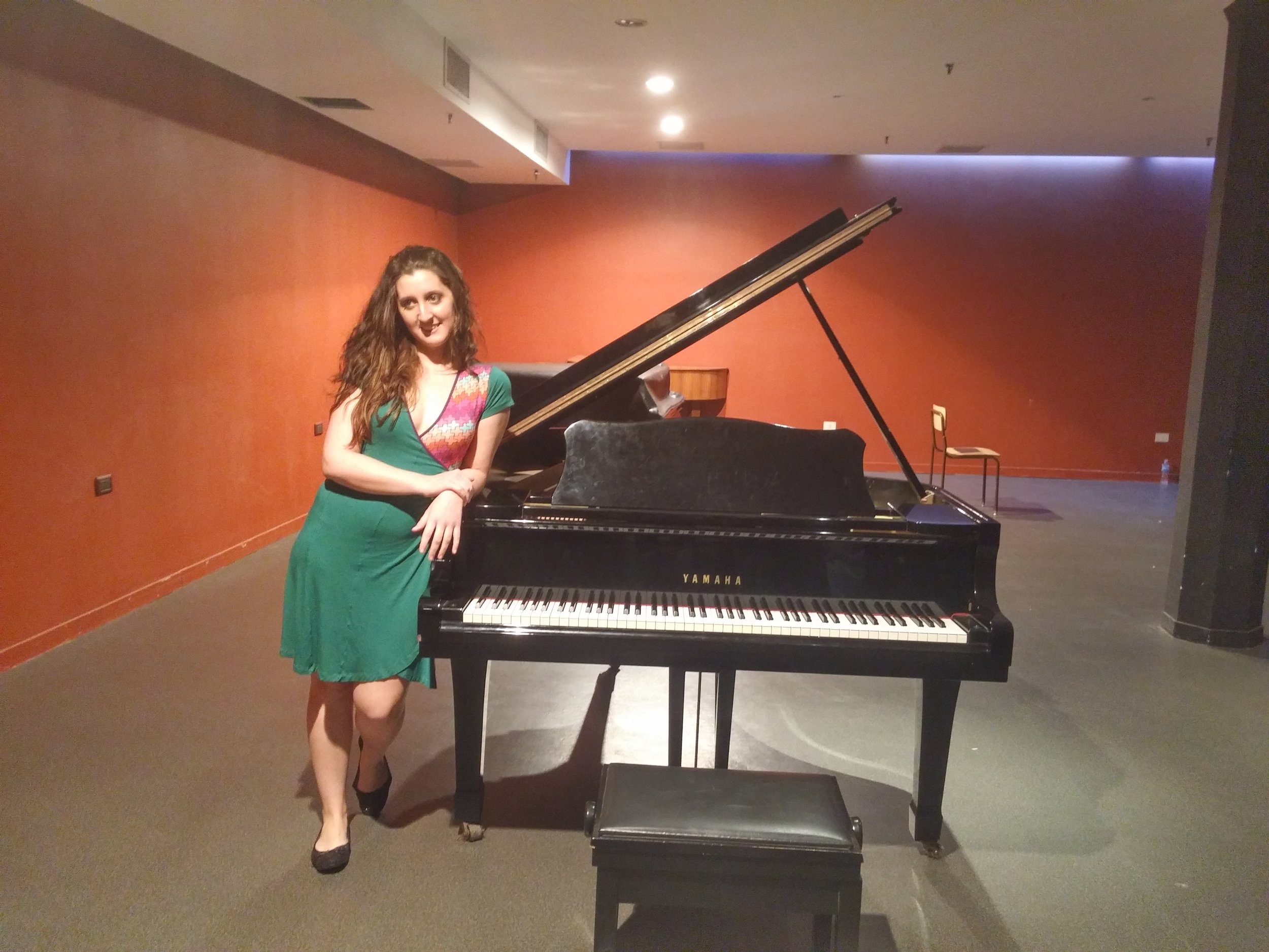 Gabriela: Online Piano Teacher