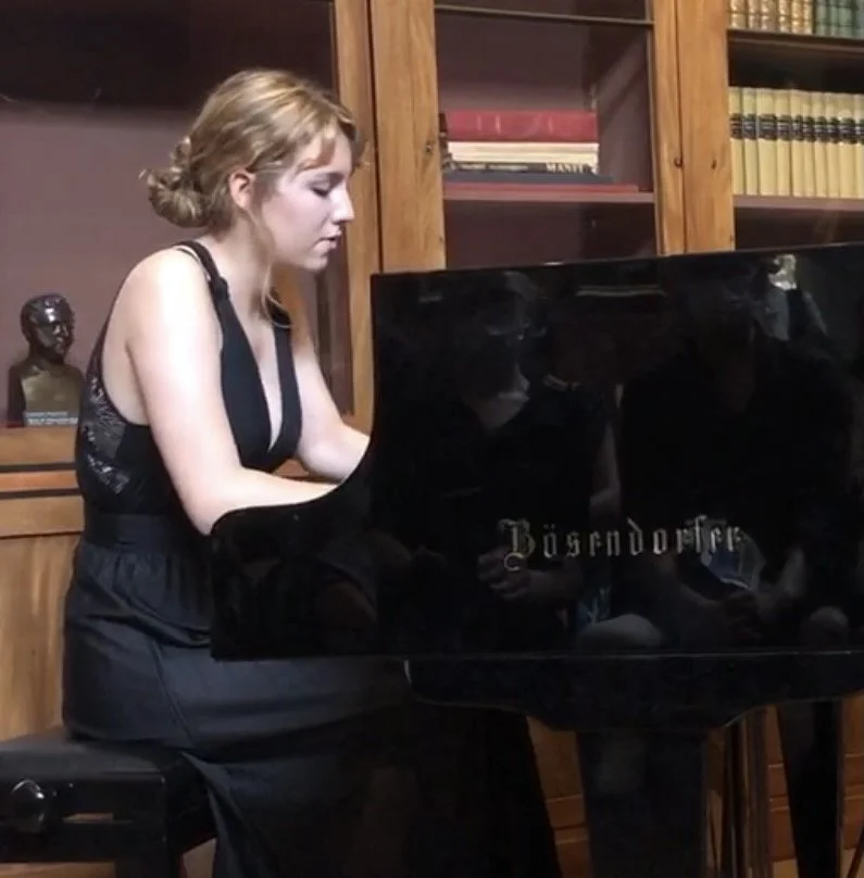 Isadora: Online Piano Teacher