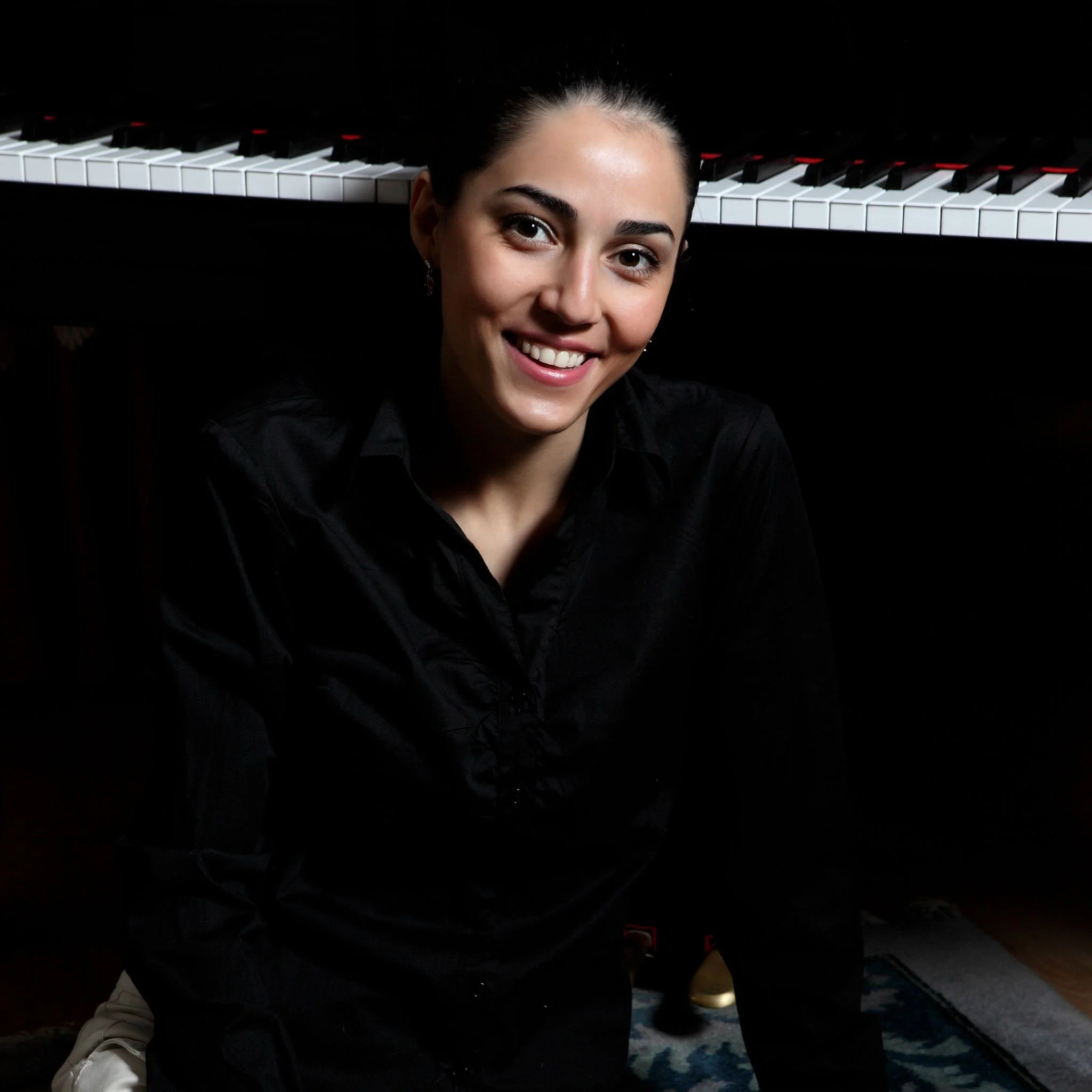 Mahdis: Online Piano Teacher