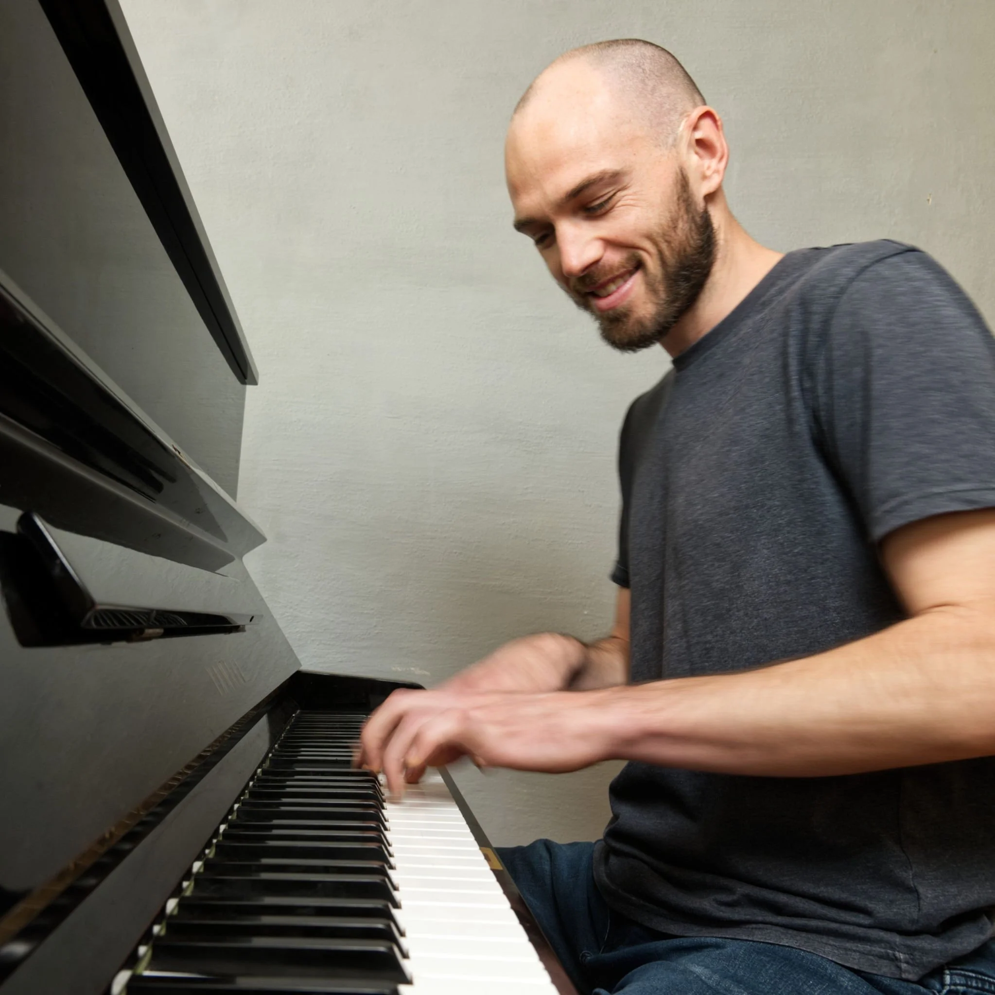Lewis: Online Piano Teacher