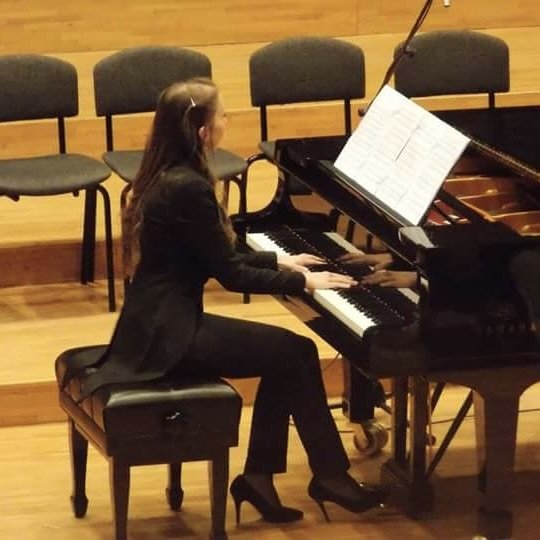 Helena: Online Piano Teacher