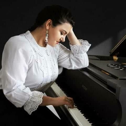 Online Piano Teacher Noela offers Classical piano lessons