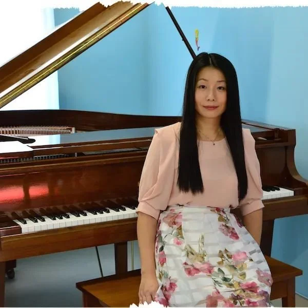 Online Piano Teacher Ava offers Classical piano lessons