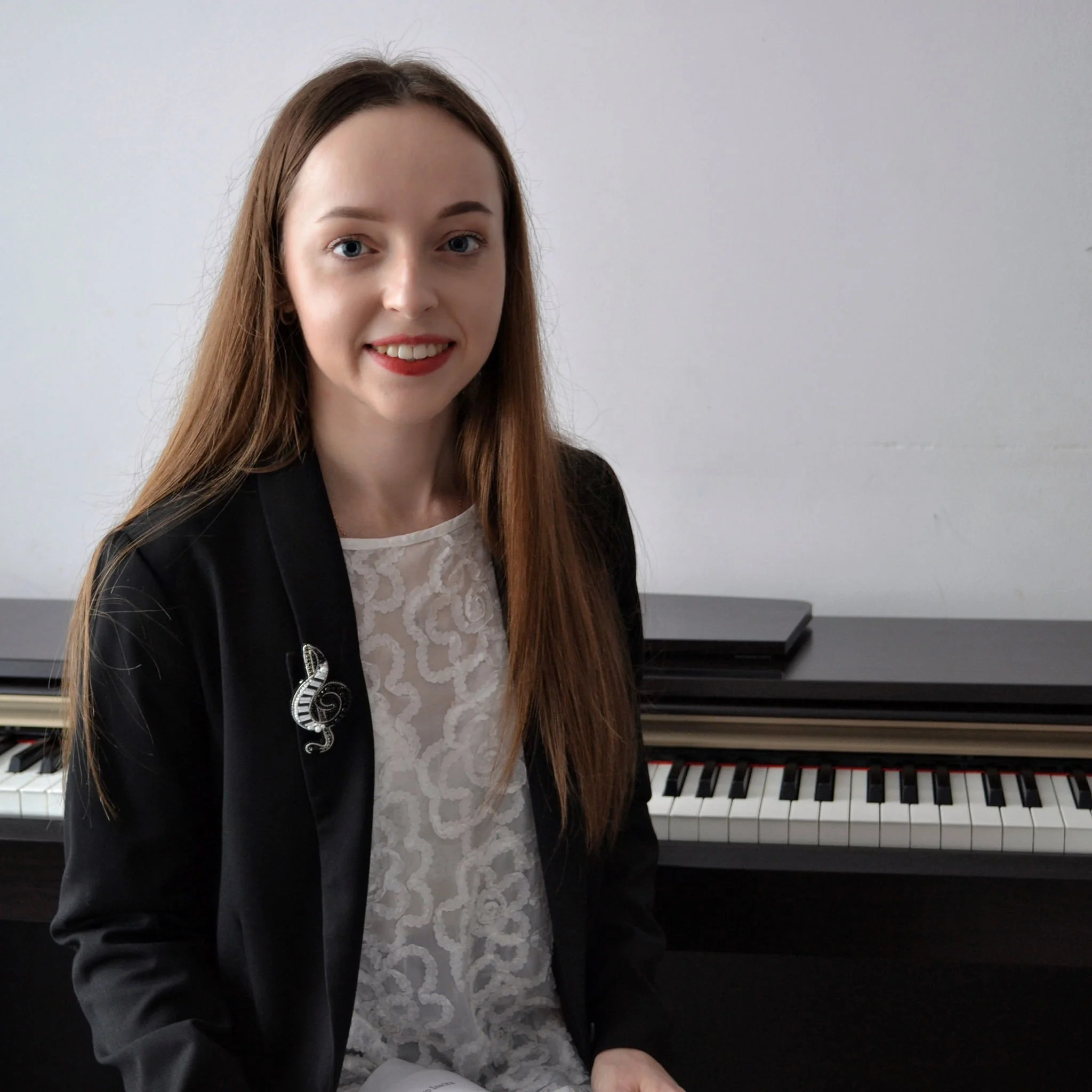 Veronika: Online Piano Teacher 