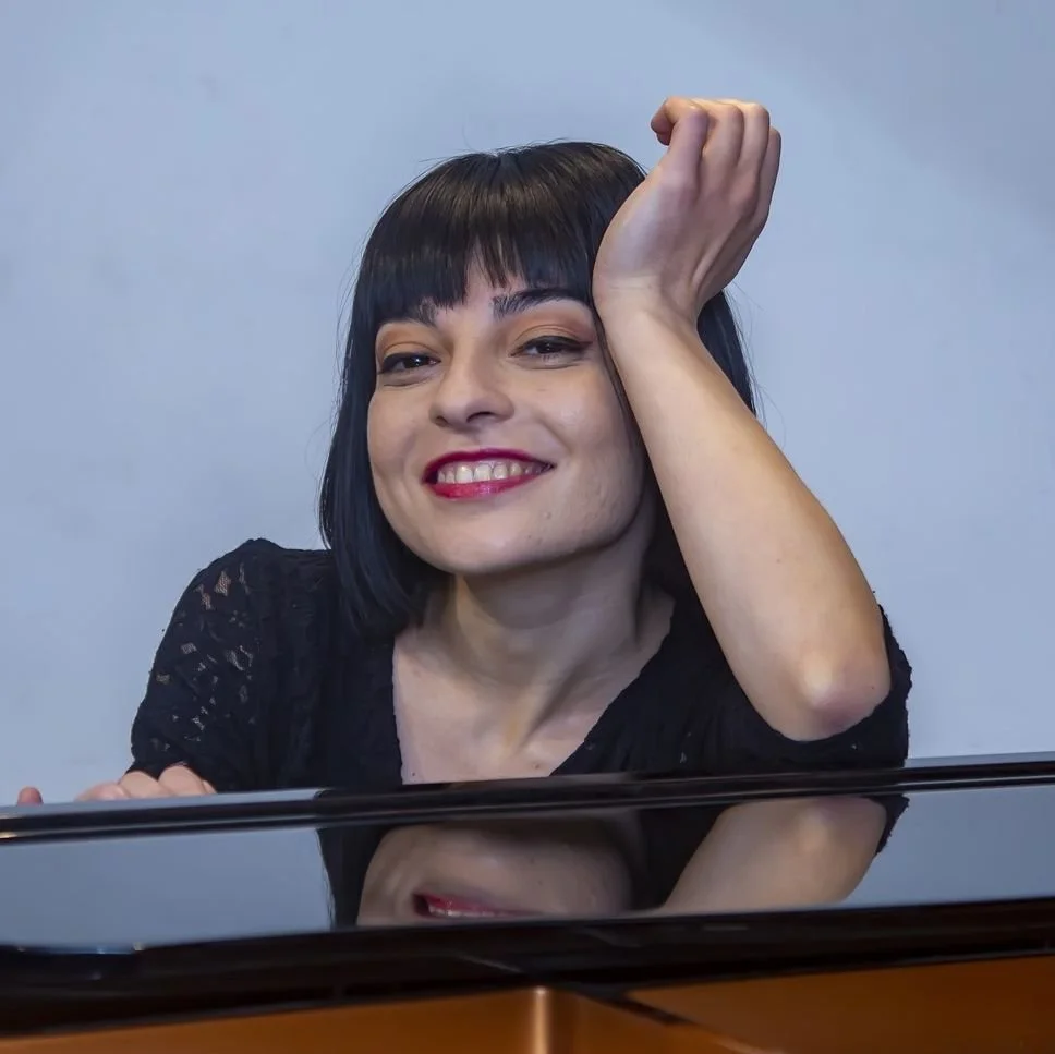 Elena: Online Piano Teacher