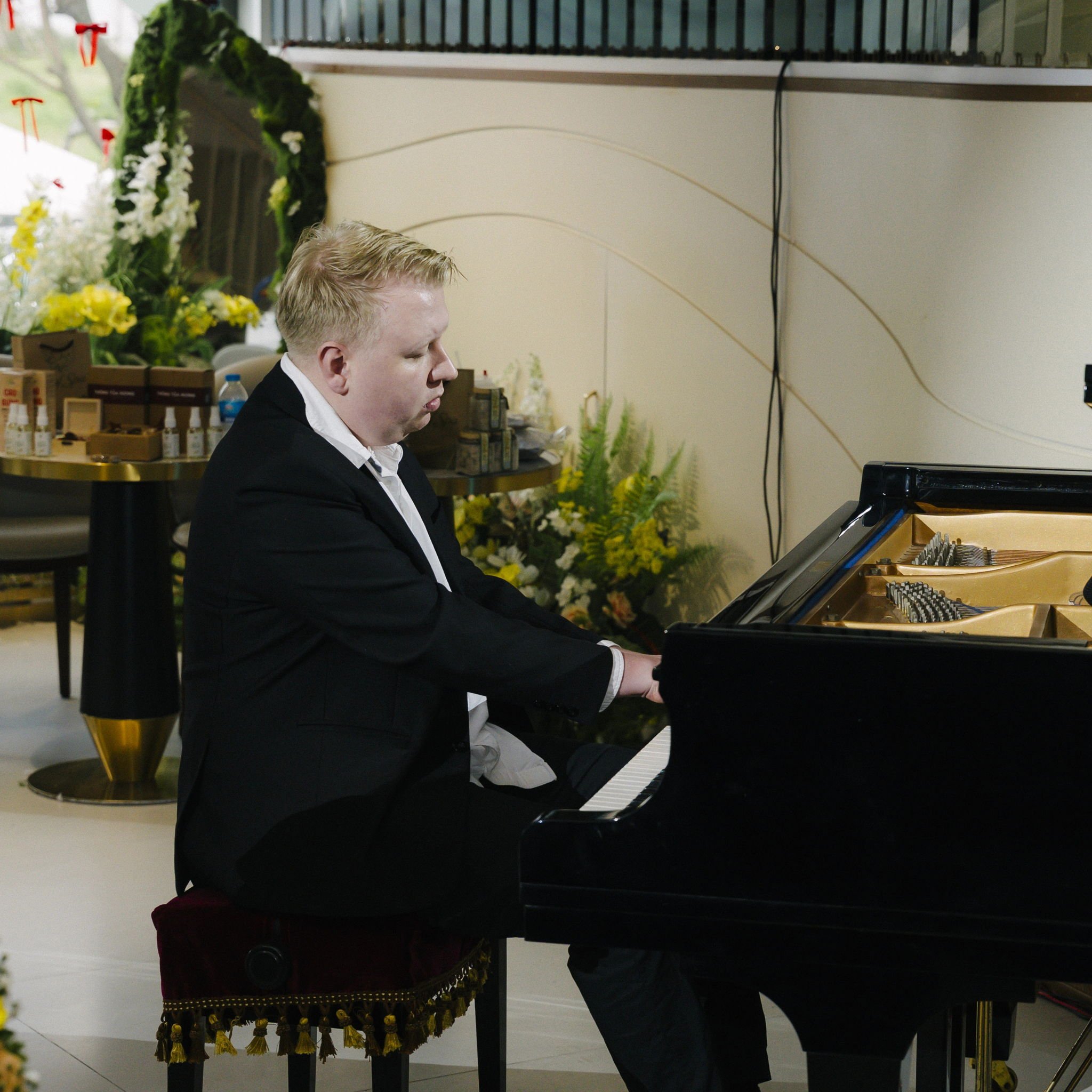 Online Piano Teacher Svjatoslav offers Classical piano lessons