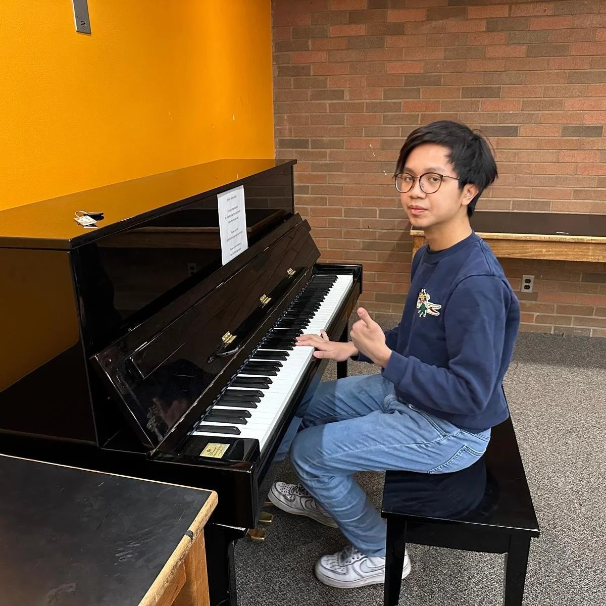 Online Piano Teacher Ryan offers Pop/Rock piano lessons