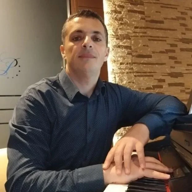 Online Piano Teacher Predrag offers Pop/Rock piano lessons