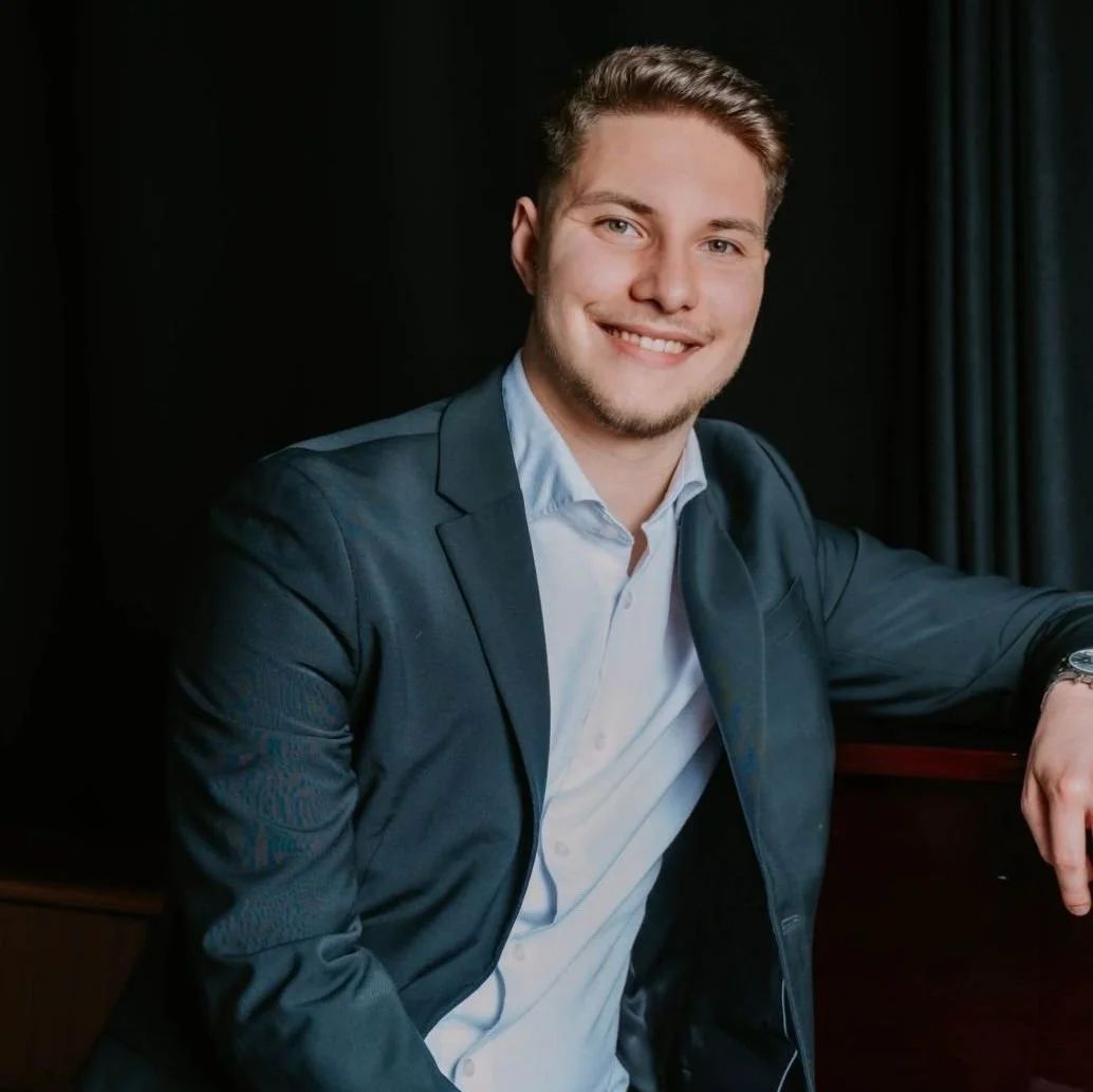 Online Piano Teacher Radu offers Classical piano lessons
