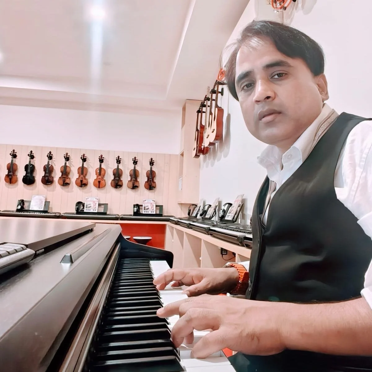 Online Piano Teacher Sanjay offers Classical piano lessons
