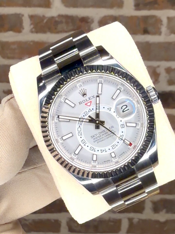 Rolex Sky-Dweller (Ref: 326934)(Year: 2017+)(Box &amp; Appraisal Papers) Excellent Pre-Owned condition

$17,495

Included: Original Rolex Box, Watch, and Appraisal Papers

Call 769.284.1001 or Come See Us to Purchase

📍 107 Merchant Street Suite 1B,