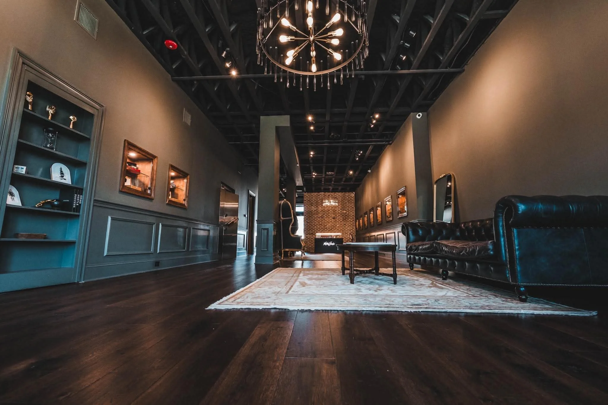 Luxury is in the details. 

From the atmosphere to the craftsmanship, every element reflects a timeless standard of excellence.

Stop by Miller Brooke to experience the luxury feel.

#MillerBrookeLuxury  #luxuryWatches  #Madisonms #WatchCollection