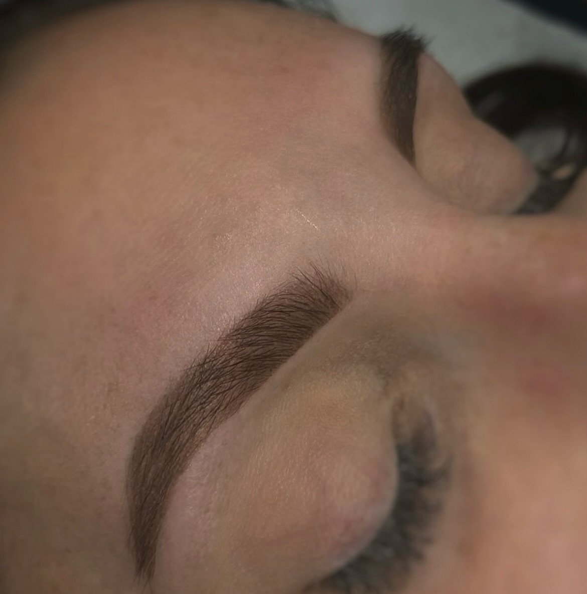 we LOVE a brow stain + shaping for results like this:
▪️customized stain color to suit YOU + your preferred look
▪️defined shape by a customized wax
▪️simplified routine for the next month

these beauties by @shadebeauty_mak 

call/text/book online
4