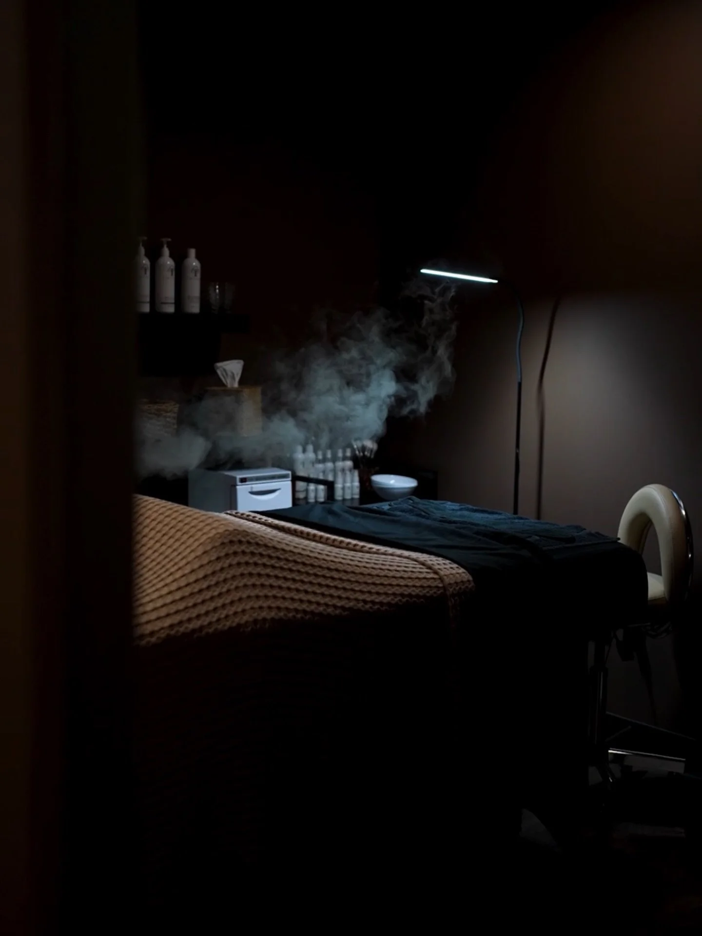 step inside our treatment room ☁️

If your idea of a facial involves bright lights, staying fully dressed, and a machine doing most of the work&hellip; this is something entirely different

slip into a warm bed, wrapped in blankets and a soft robe, w