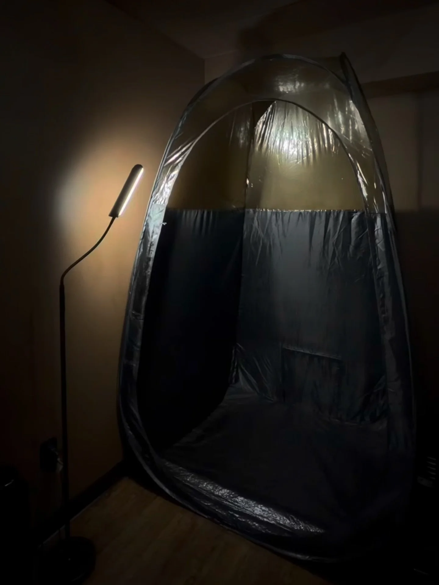 step into our spray tan room- where the lights are dim, the air is warm, and the vibes are nonjudgmental 🤎

we set your tan up for success by:
▪️providing makeup remover wipes + hair ties + disposable underwear
▪️spraying your skin with ph balancers