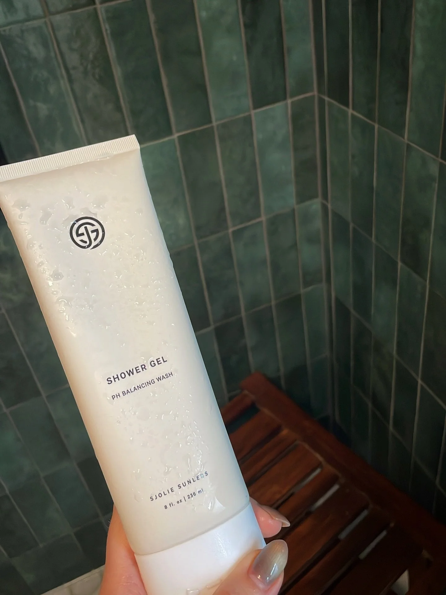 maintaining your spray tan just got SO much easier&mdash;

say hello to the daily cleanser that protects your investment

🫧pH-balanced and sulfate-free
🫧hydrated + non-stripping 
🫧gently cleanses while preserving your spray tan color
🫧Infused wit