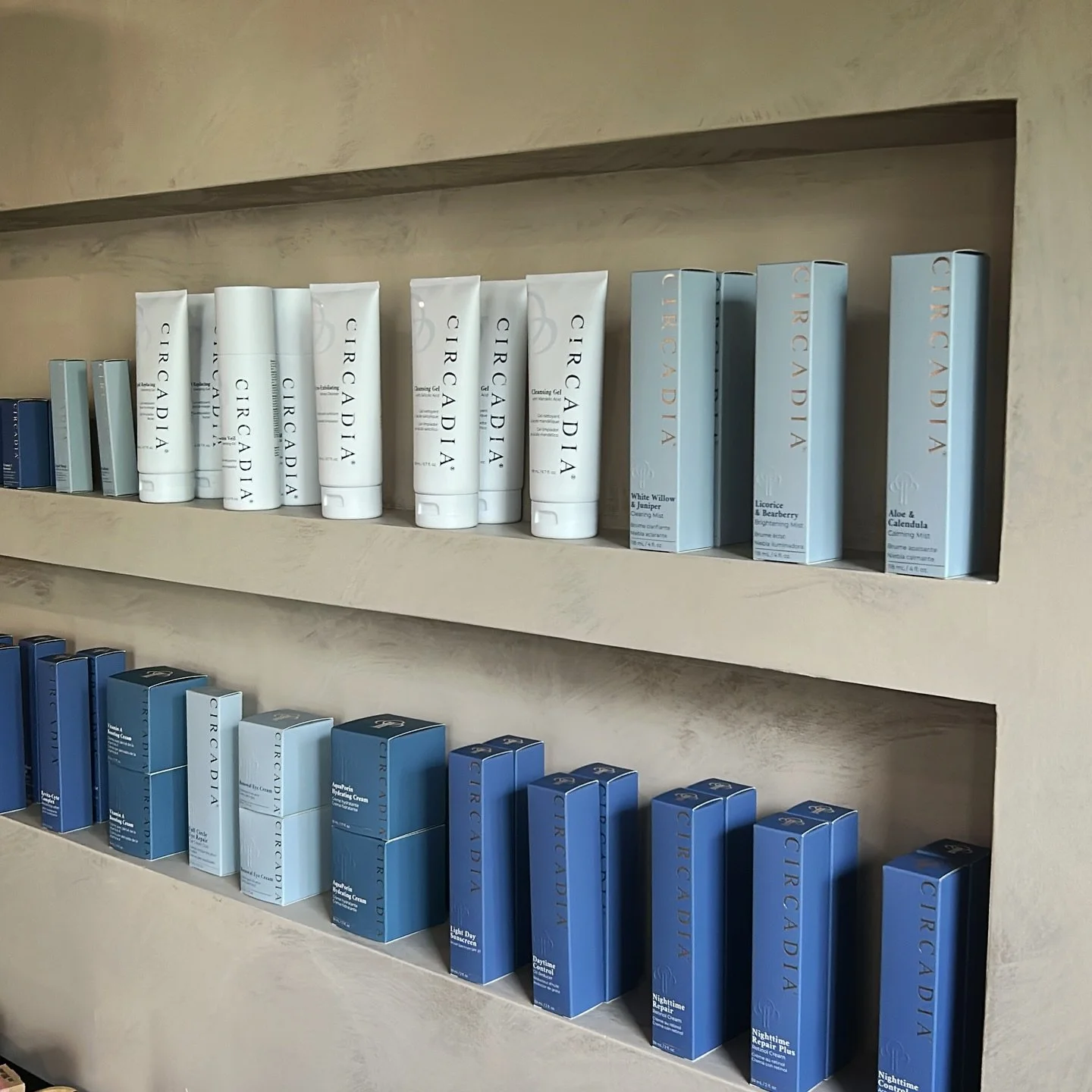 new packaging, same quality products 🫧

new to @circadia? here&rsquo;s why they are our first choice in skincare:

✨high concentration of active ingredients
✨formulated with pure botanicals, stem cells, vitamins, and peptides
✨minimal downtime, maxi