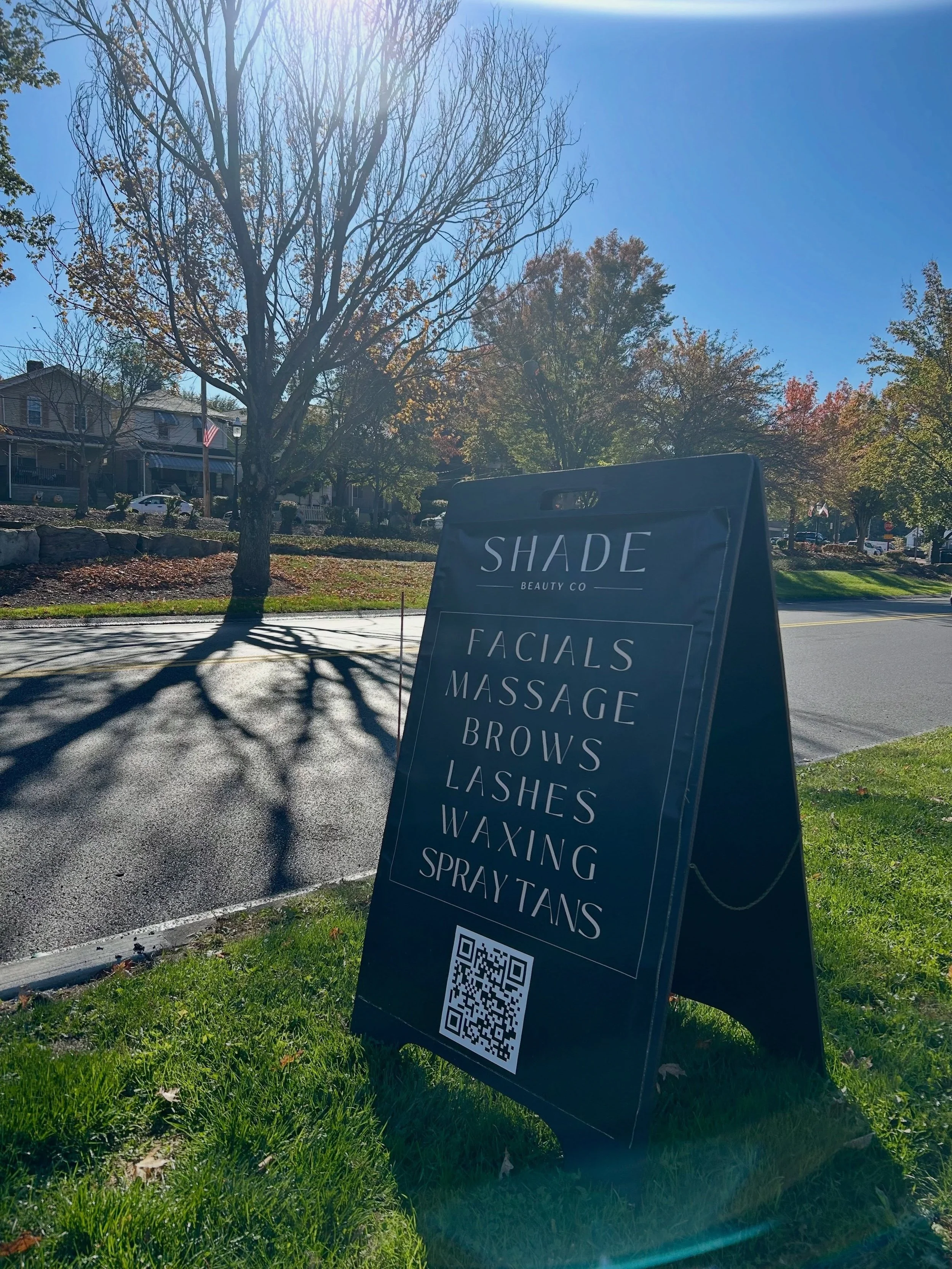 Don&rsquo;t you just love Oakmont in the fall? ✨🍂 happy Monday from your favorite beauty + wellness studio!

our schedules are filling up into the holiday season- this is your reminder to book ahead to ensure those low maintenance routines continue 