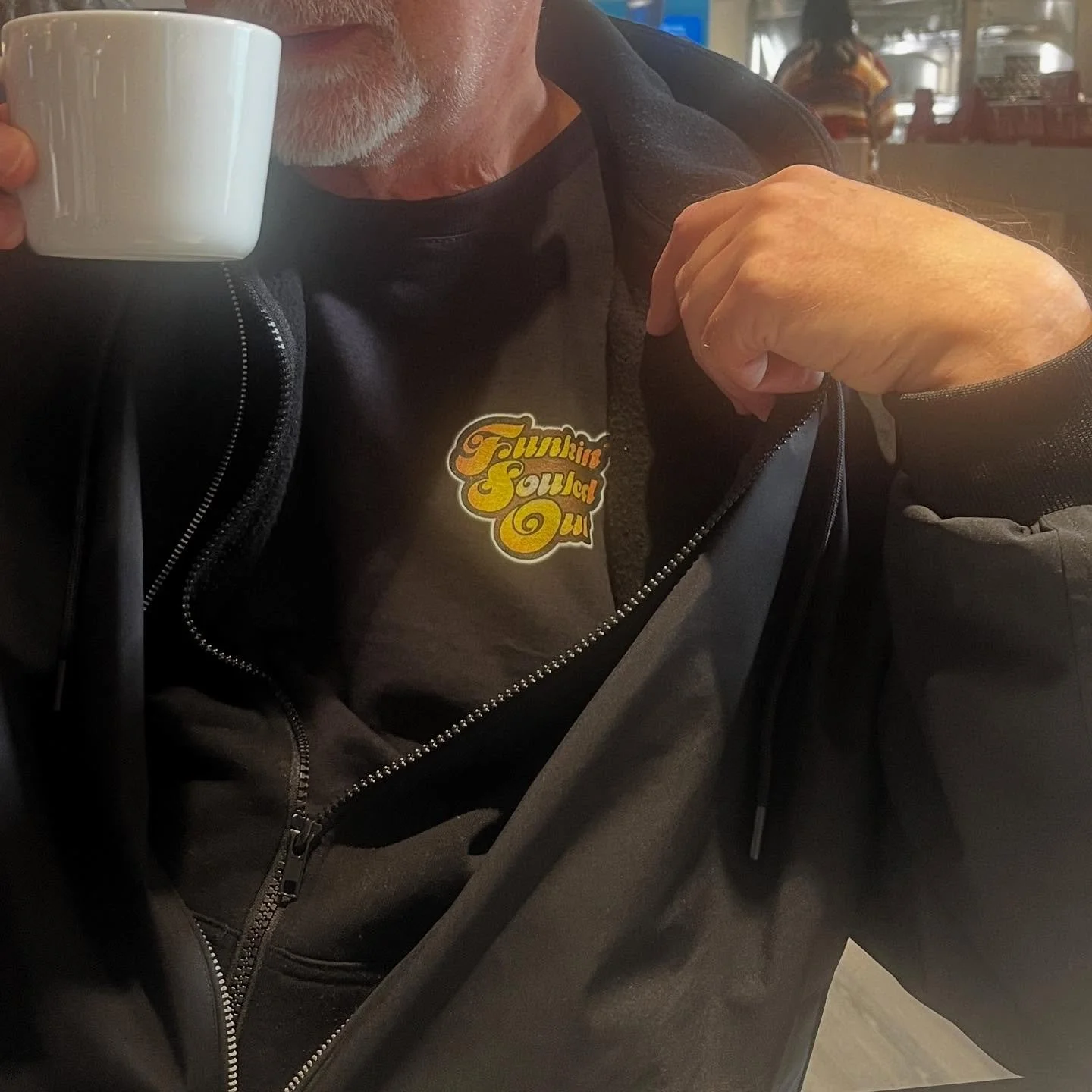 Is that Funkin Souled Out legend @kevincarvillfso  out and about in some new merch?
#imwiththeband #funkandsoul #guitarhero