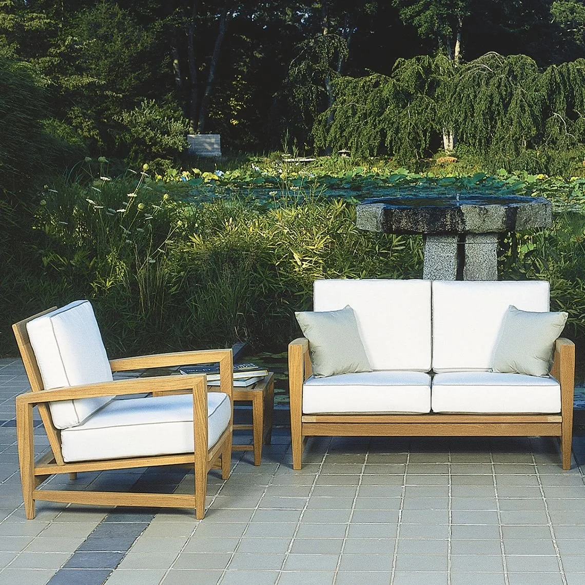 Amalfi Settee.jpg